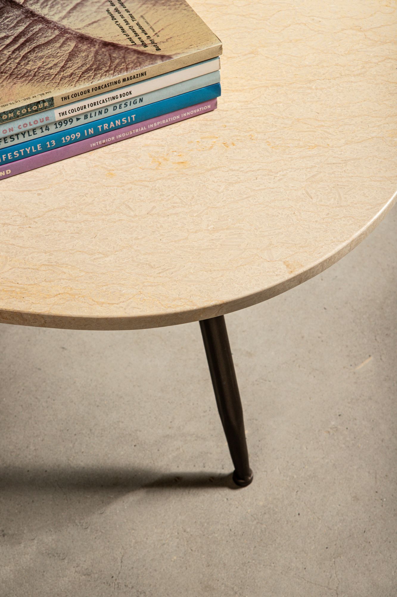 Couchtisch von PTMD – eleganter sitzmöbel aus Stoff in Beige mit Metallgestell im modernem Design, komfortabel und pflegeleicht.