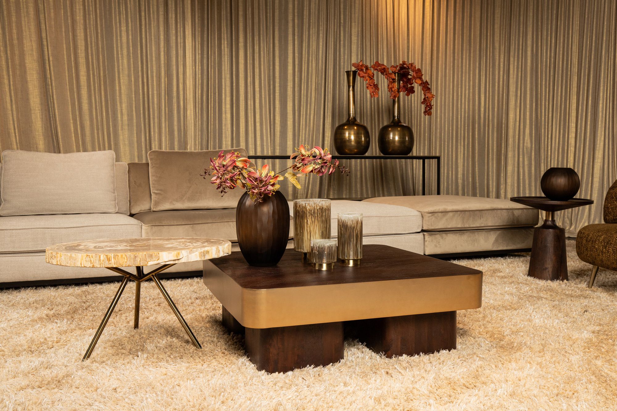 Couchtisch von PTMD – eleganter sitzmöbel aus Stoff mit Metallgestell im modernem Design, komfortabel und pflegeleicht.