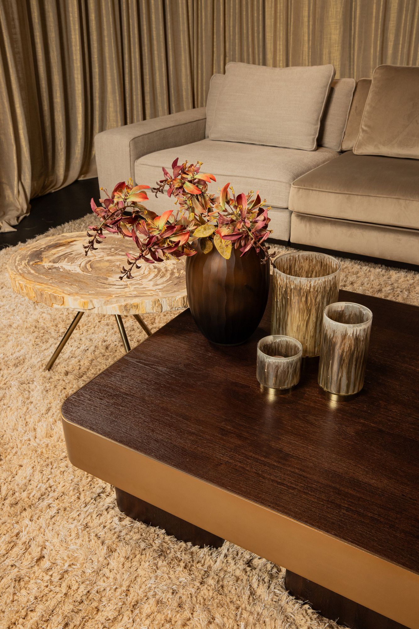 Couchtisch von PTMD – eleganter sitzmöbel aus Stoff mit Metallgestell im modernem Design, komfortabel und pflegeleicht.