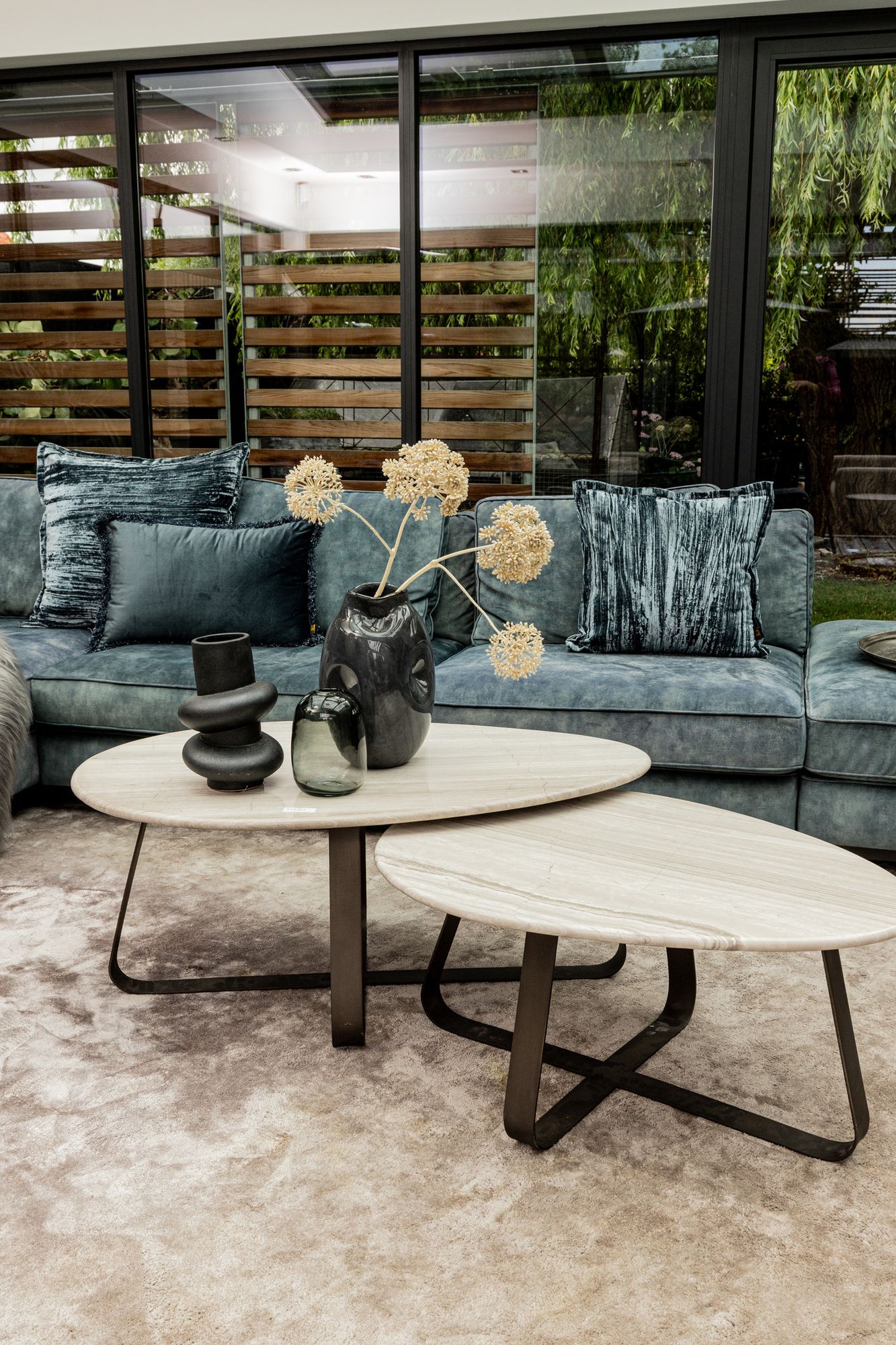 Couchtisch von PTMD – eleganter sitzmöbel aus Stoff in Grau mit Metallgestell im Industrial Chic, komfortabel und pflegeleicht.