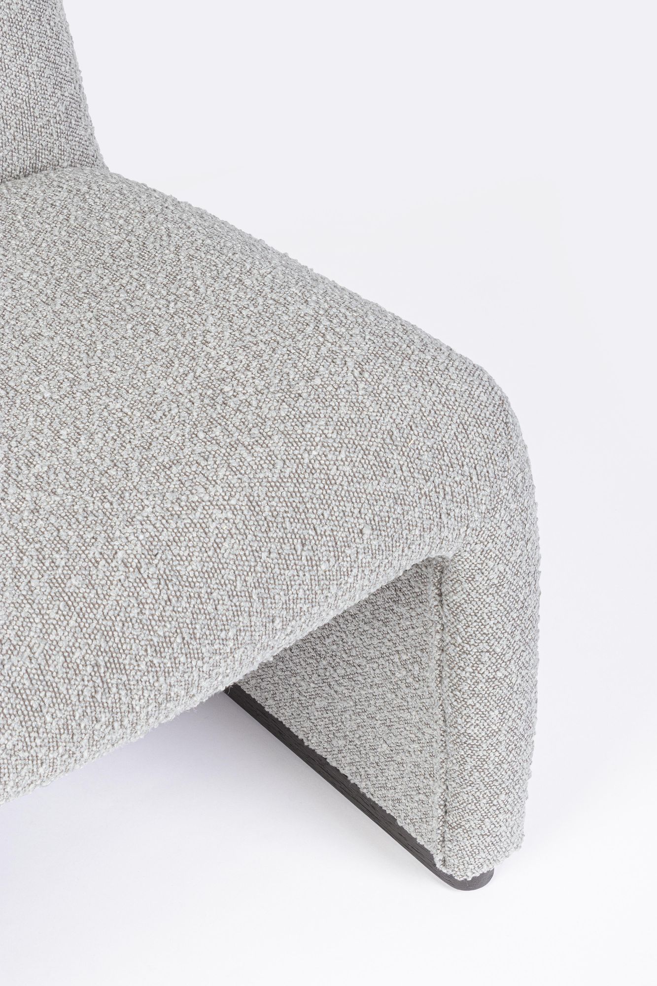 Indoor Sofa Sessel Bassilla Grau im Wohnambiente | zeitloses Design, hochwertig verarbeitet, ideal für Wohn- und Essbereich | Ansicht 07