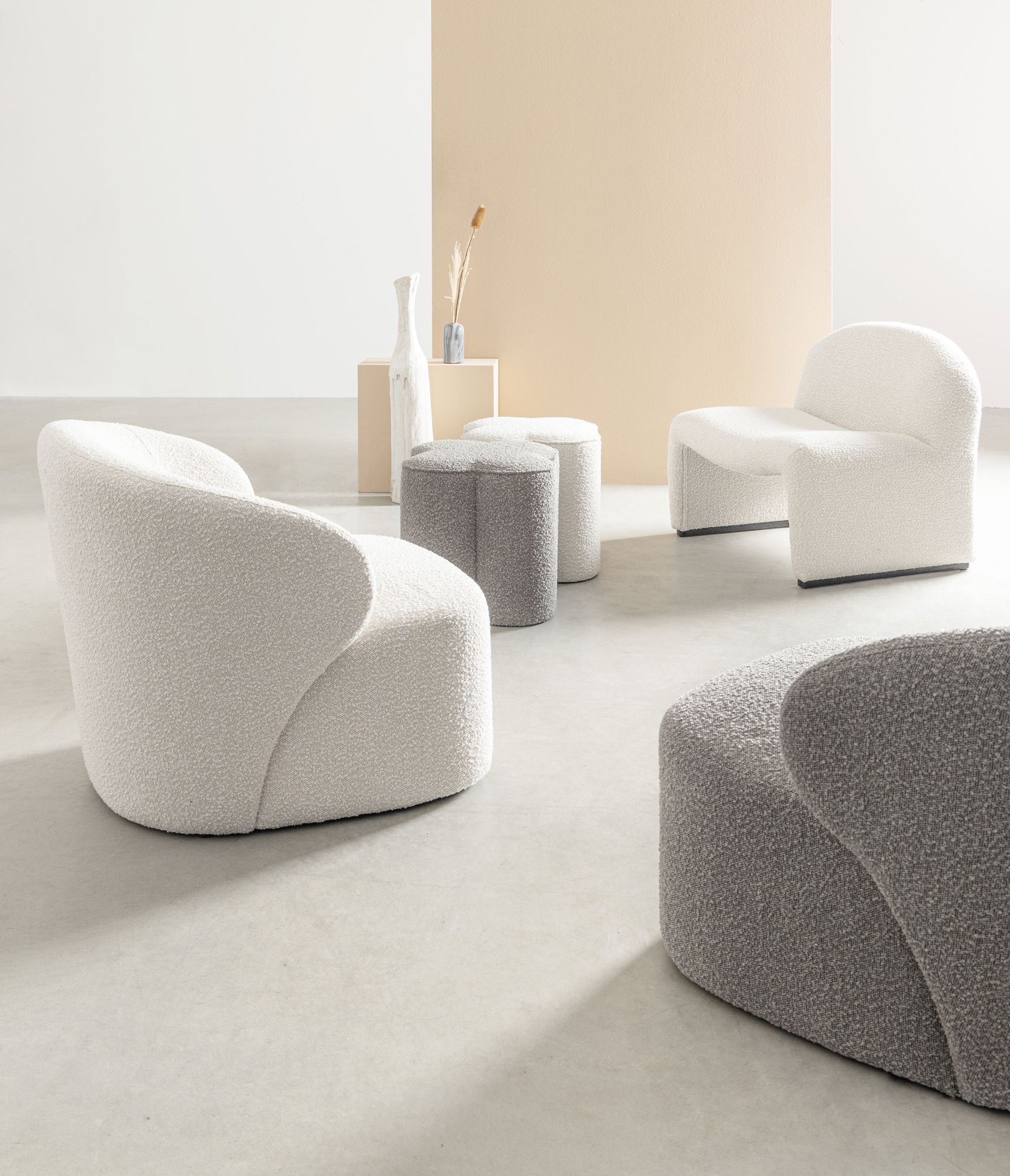 Detailaufnahme Oberfläche | Indoor Sofa Sessel Babila Grau | zeitloses Design, hochwertig verarbeitet, ideal für Wohn- und Essbereich