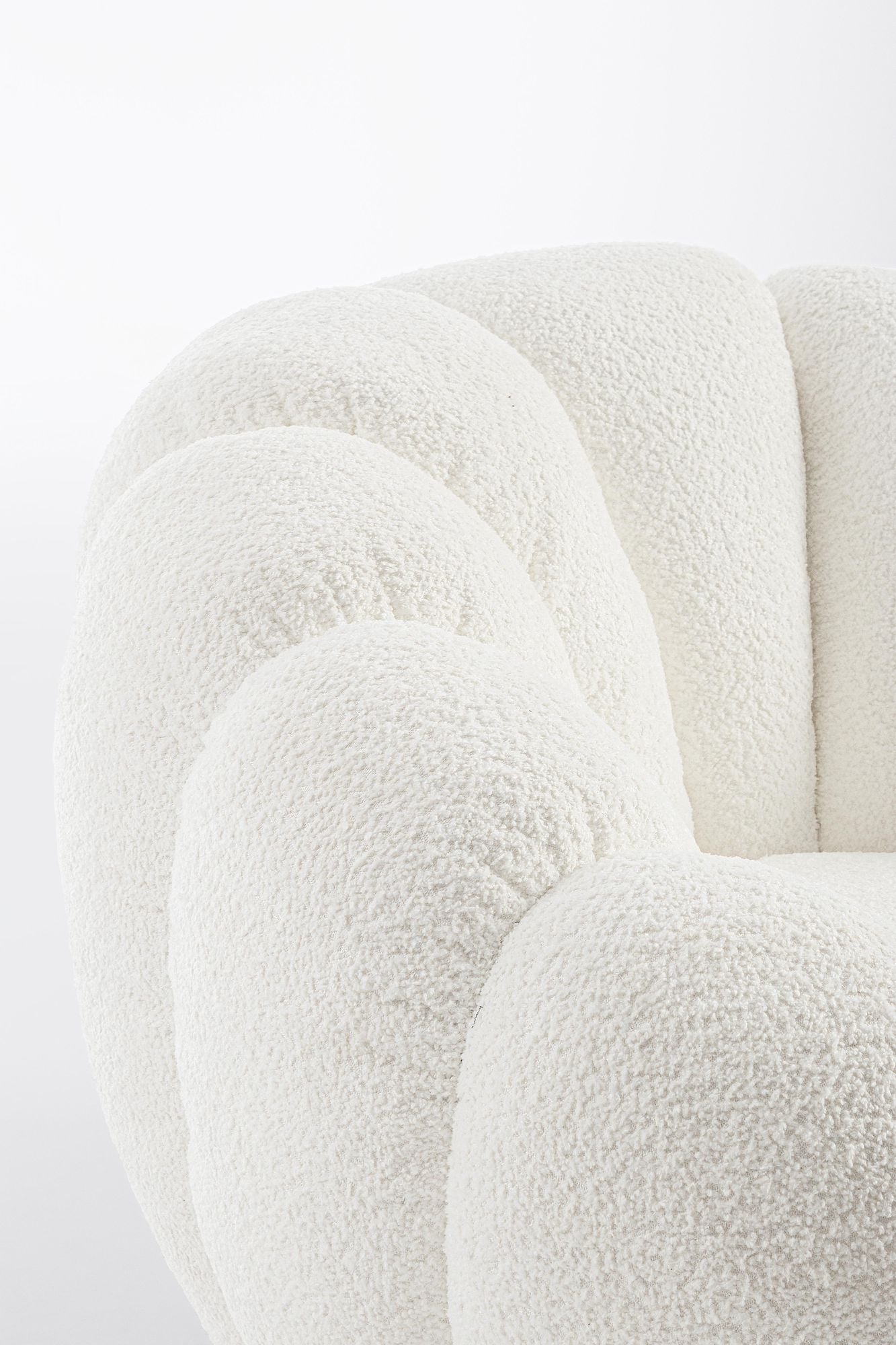 Indoor Sofa Sessel drehbar Florel Weiss im Wohnambiente | zeitloses Design, hochwertig verarbeitet, ideal für Wohn- und Essbereich | Ansicht 07