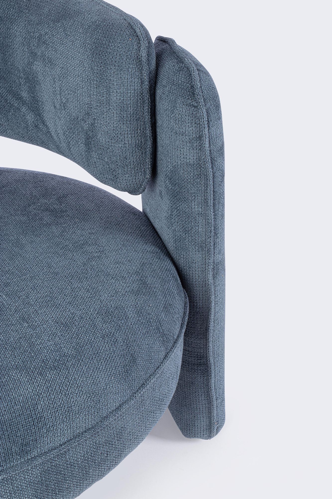 Indoor Sofa Sessel Aisha Blau im Wohnambiente | zeitloses Design, hochwertig verarbeitet, ideal für Wohn- und Essbereich | Ansicht 06