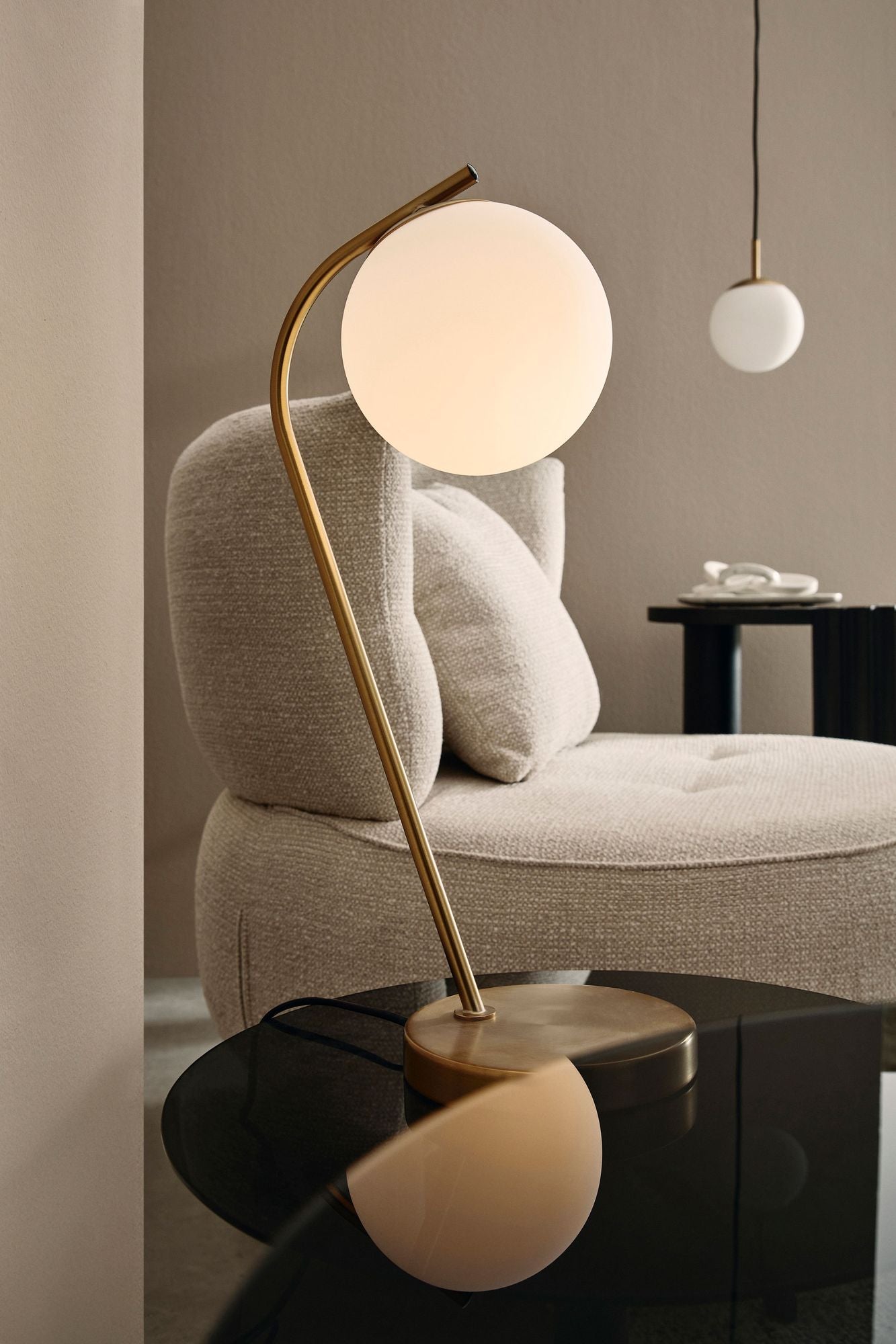 Indoor Sofa Sessel Gonnie Grau im Wohnambiente | zeitloses Design, hochwertig verarbeitet, ideal für Wohn- und Essbereich | Ansicht 10