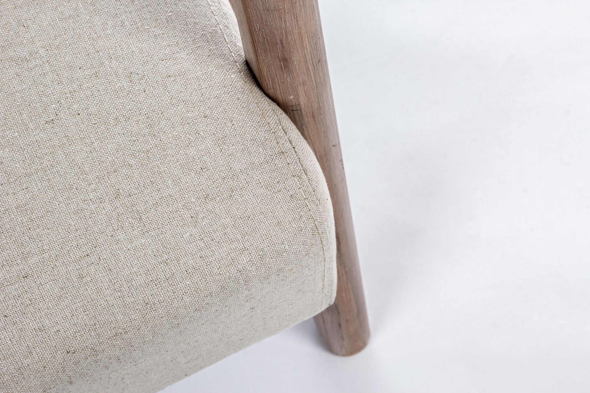 Indoor Sofa Sessel M-K Ancilla im Wohnambiente | zeitloses Design, hochwertig verarbeitet, ideal für Wohn- und Essbereich | Ansicht 05