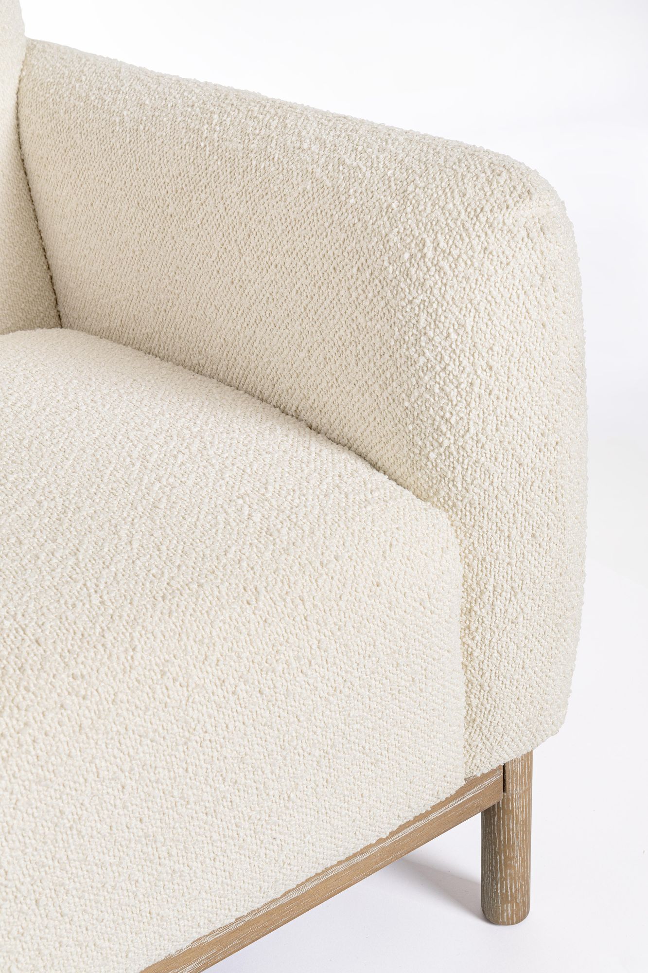 Indoor Sofa Sofa 3Pl Detroit Naturfarbe Boucle' im Wohnambiente aus Bouclé | zeitloses Design, hochwertig verarbeitet, ideal für Wohn- und Essbereich |
