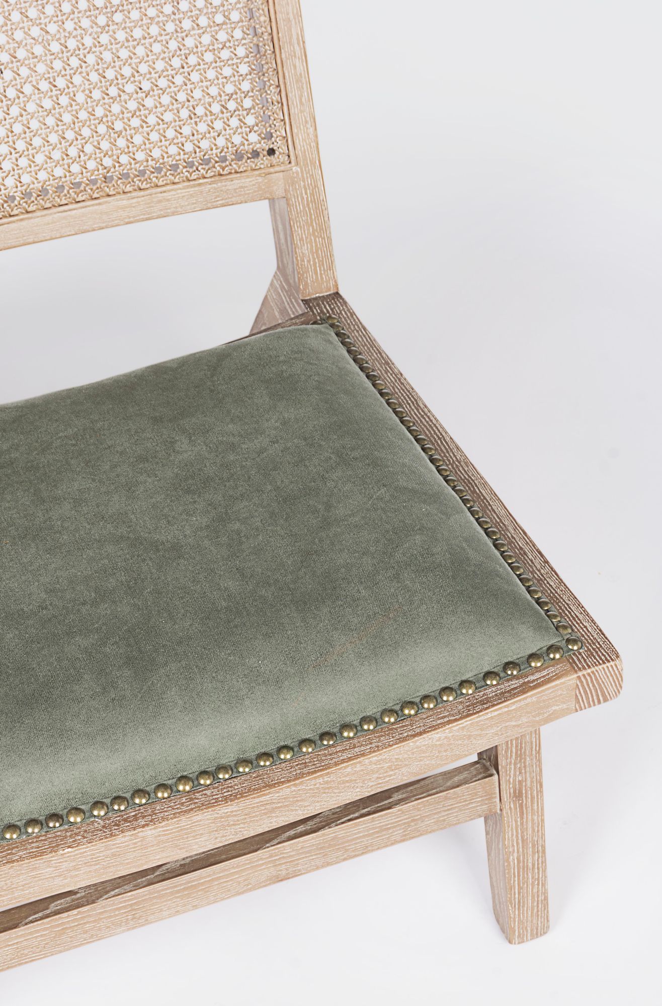 Indoor Sofa Sessel Cortilia im Wohnambiente | zeitloses Design, hochwertig verarbeitet, ideal für Wohn- und Essbereich | Ansicht 06