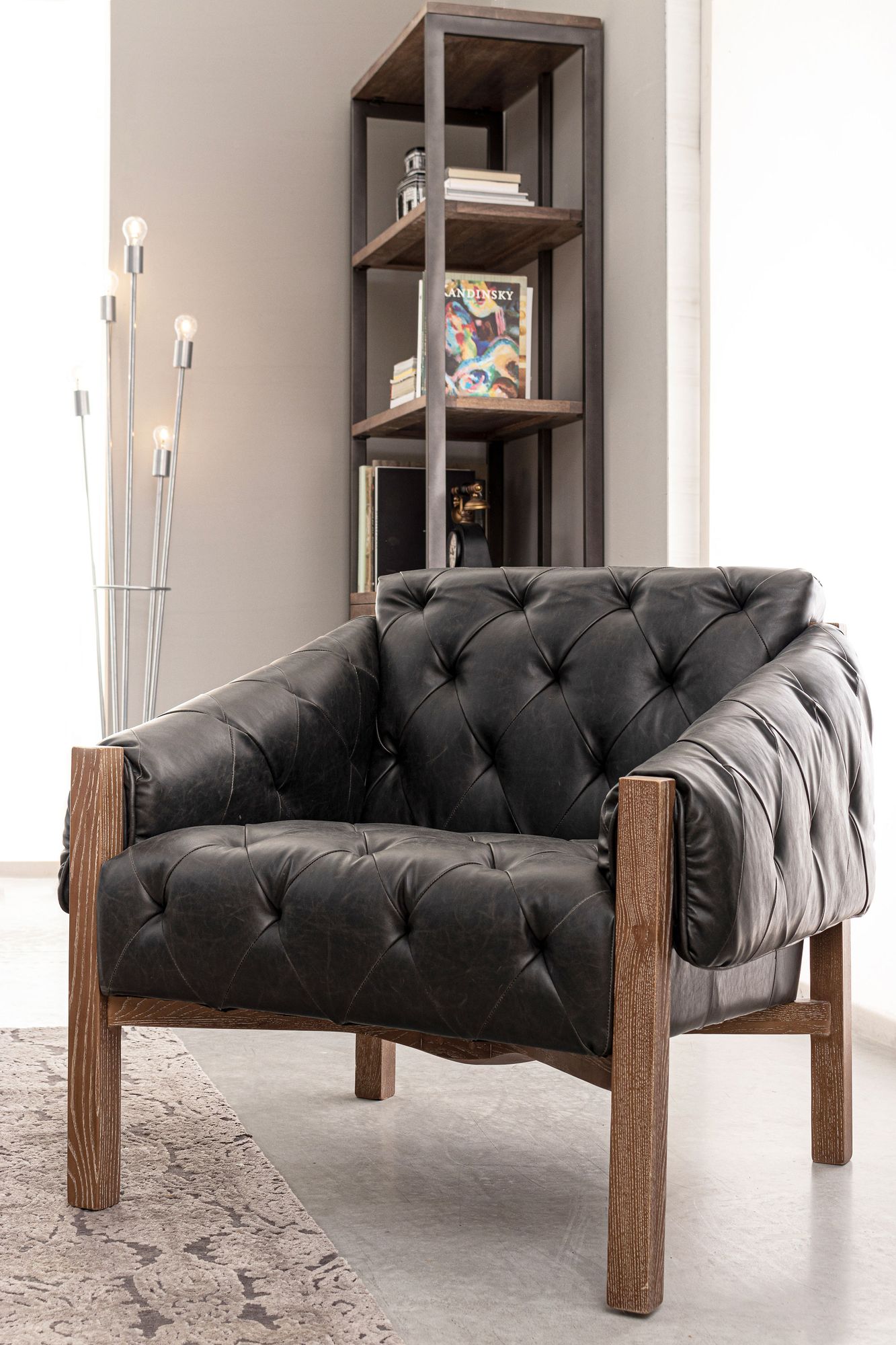 Indoor Sofa Sessel Harrison Schwarz im Wohnambiente | zeitloses Design, hochwertig verarbeitet, ideal für Wohn- und Essbereich | Ansicht 08