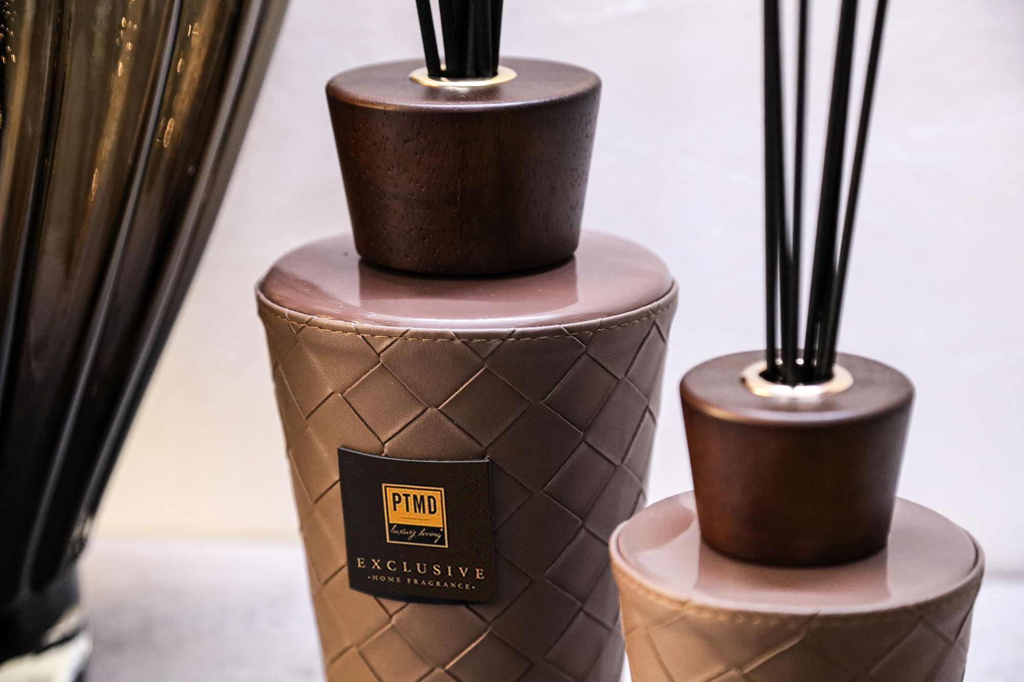 Duftdiffusor Schwarze Johannisbeere | Exquisite Eichen­nuance - 1L PTMD Exclusive Raumduft im STUFF Shop