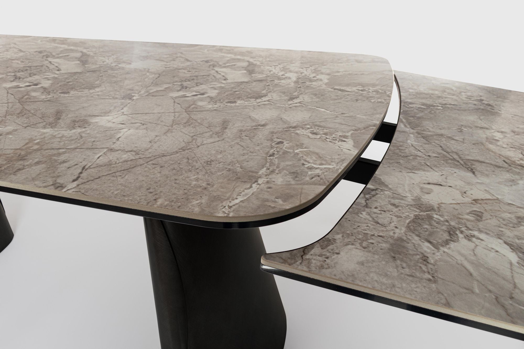 Ausziehtisch Cile Nordic 180/220/260x100 von Bizzotto: hochwertig verarbeitet, stilsicher kombinierbar und ideal für Essbereich oder Wohnraum bei STUFF Shop kaufen