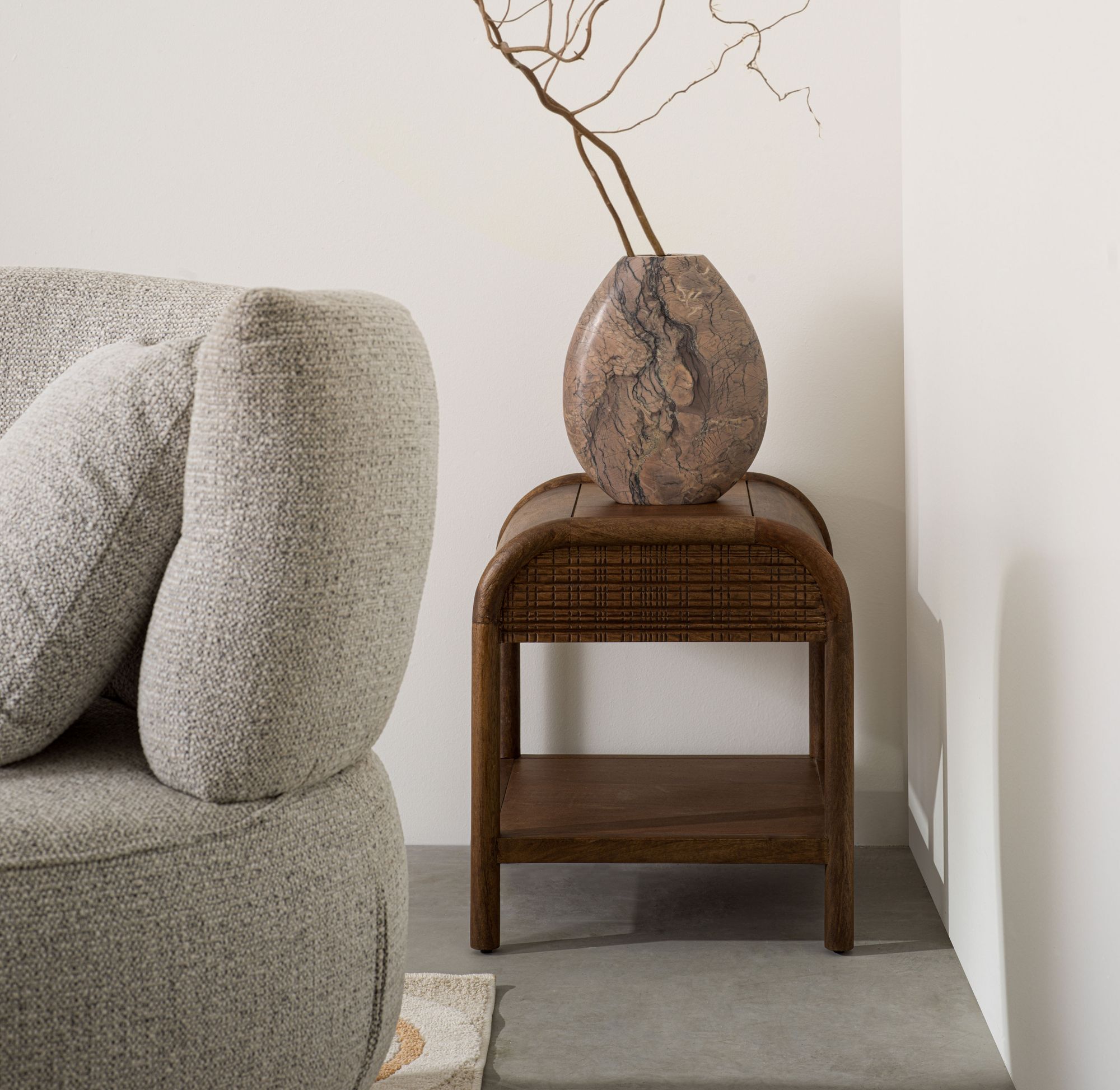 Nachttisch Sanat | Handgefertigtes Designmöbel aus Mangoholz