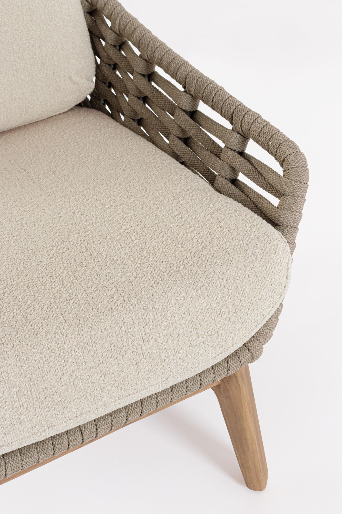 Detailaufnahme Bouclé-Kissen und Seilgeflecht des Tamires Outdoor Sessels bei STUFF Shop kaufen