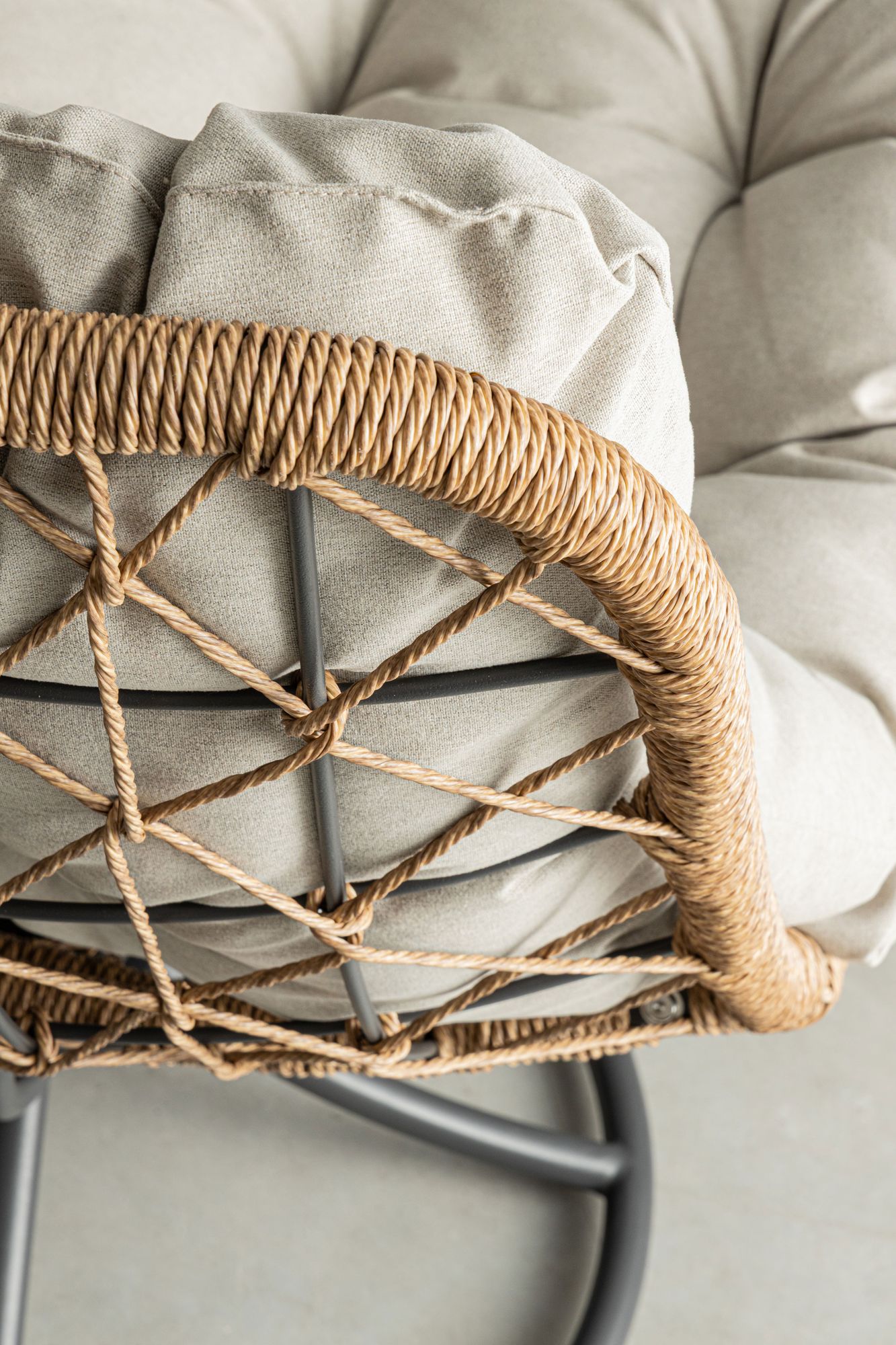 Outdoor Drehsessel Azores Anthrazit mit Kissen | Bizzotto bei STUFF Shop kaufen