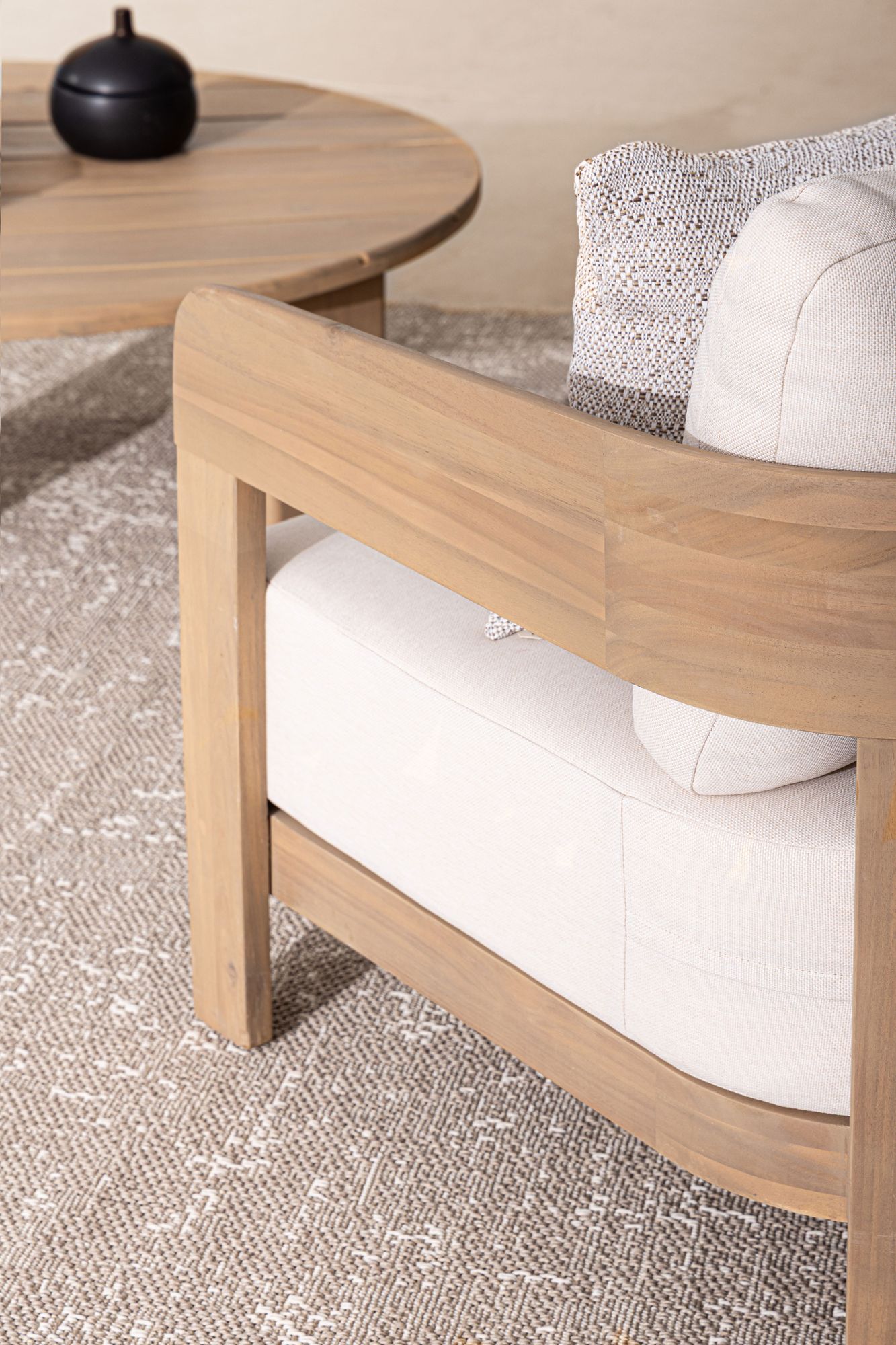 Outdoor Sessel Pablo mit Kissen aus FSC-Holz | Bizzotto bei STUFF Shop kaufen