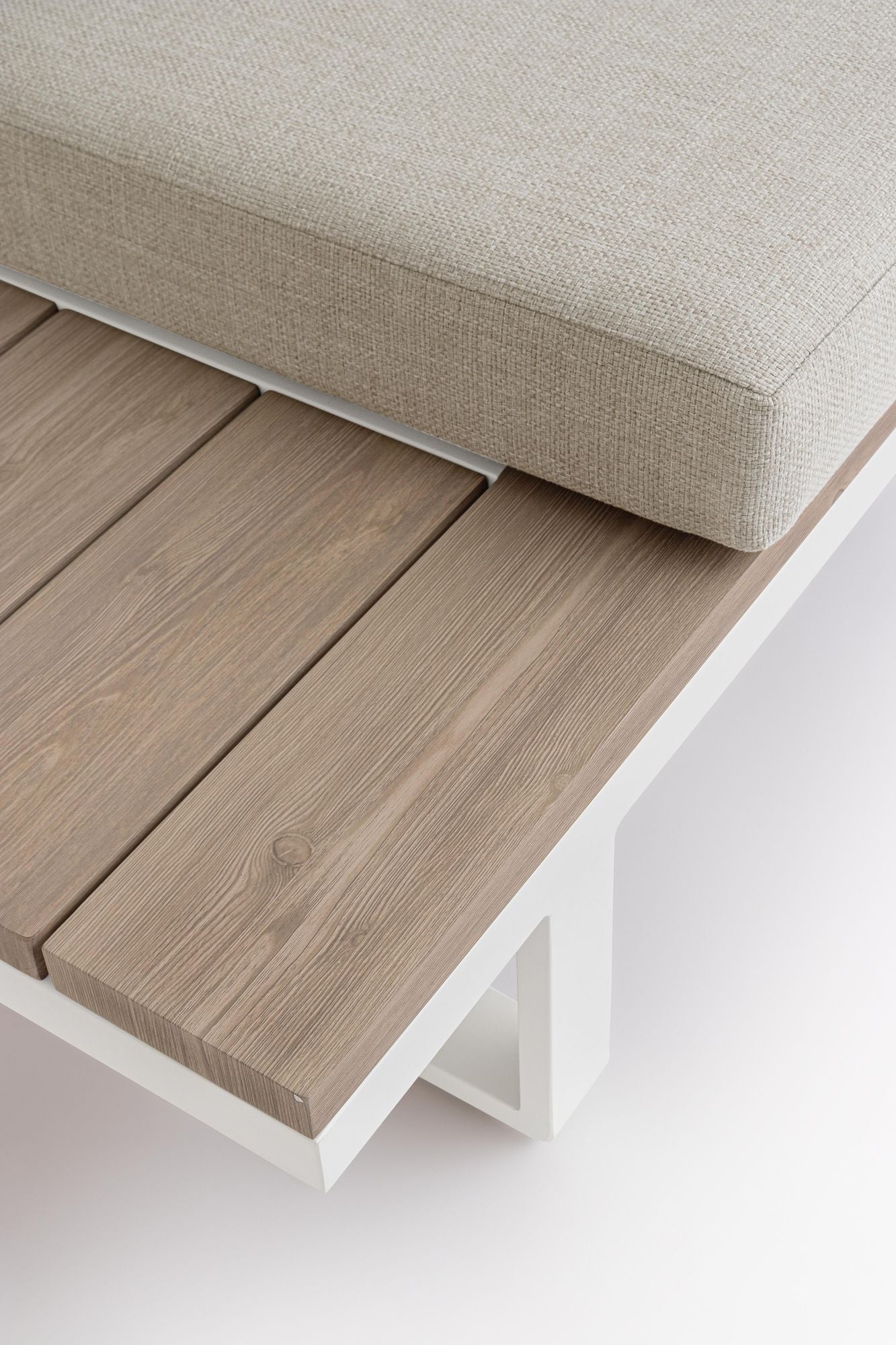 Outdoor Ecklounge Zelmar Vapor mit Aluminiumrahmen und wetterfesten Polstern | Bizzotto bei STUFF Shop kaufen