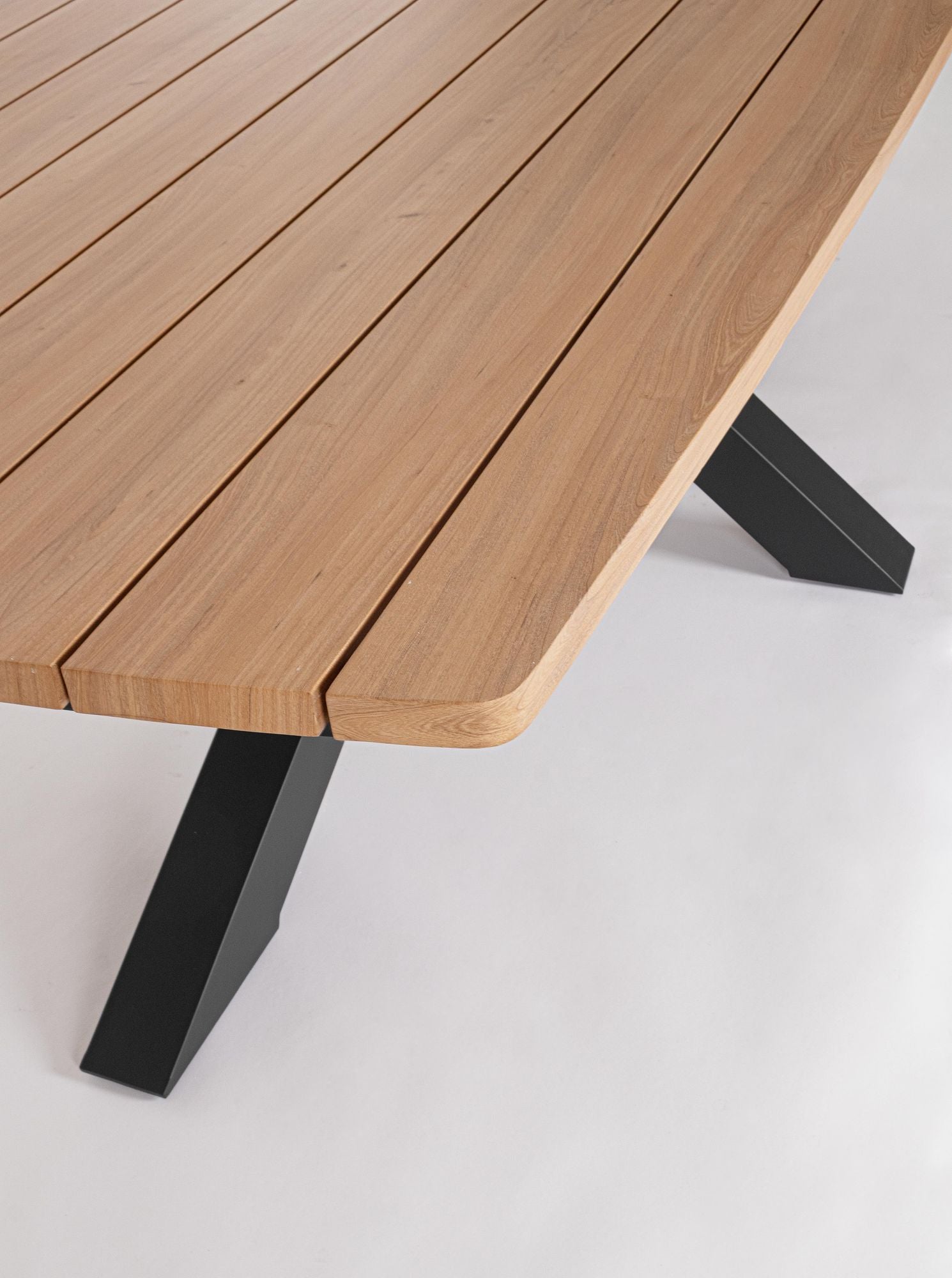 Detailansicht Gestell Outdoor-Tisch Zelmar Anthrazit | Bizzotto bei STUFF Shop kaufen