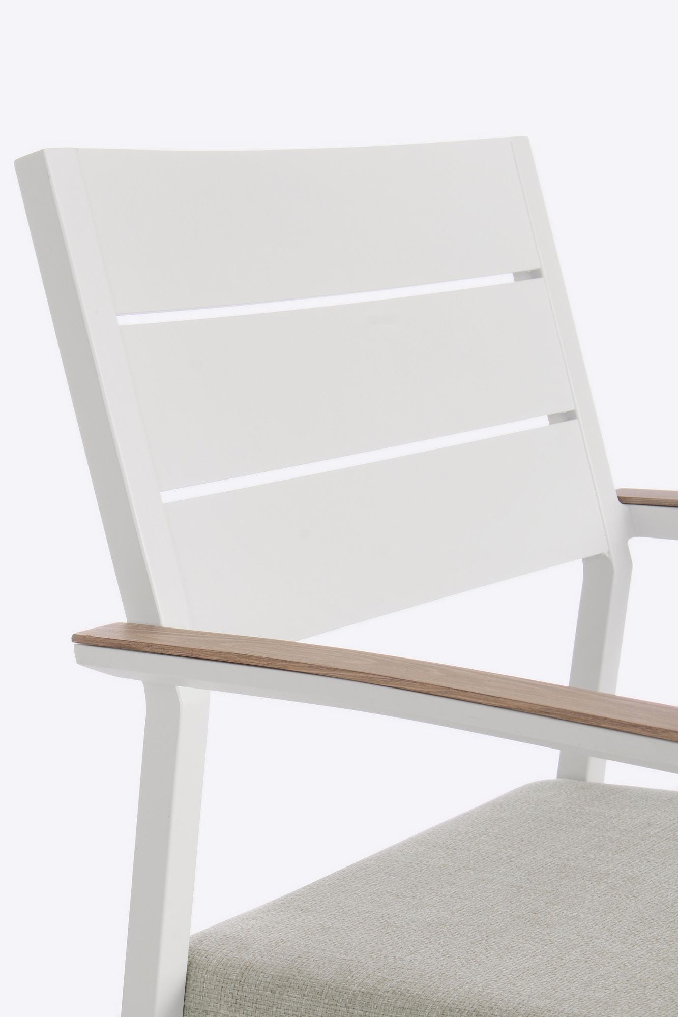 Outdoor-Stuhl Zelmar mit Armlehne und Kissen | Bizzotto bei STUFF Shop kaufen