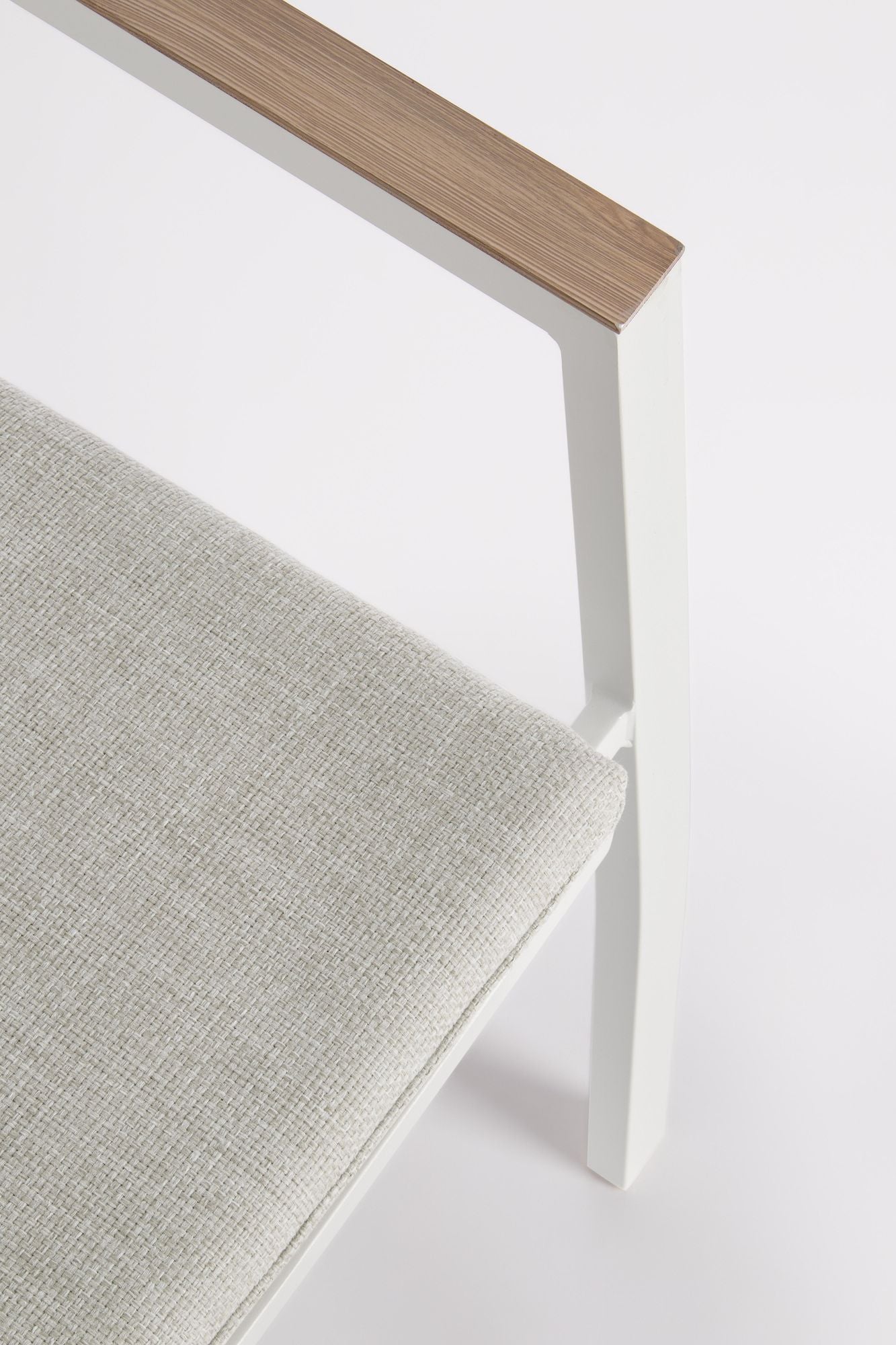 Outdoor-Stuhl Zelmar mit Armlehne und Kissen | Bizzotto bei STUFF Shop kaufen