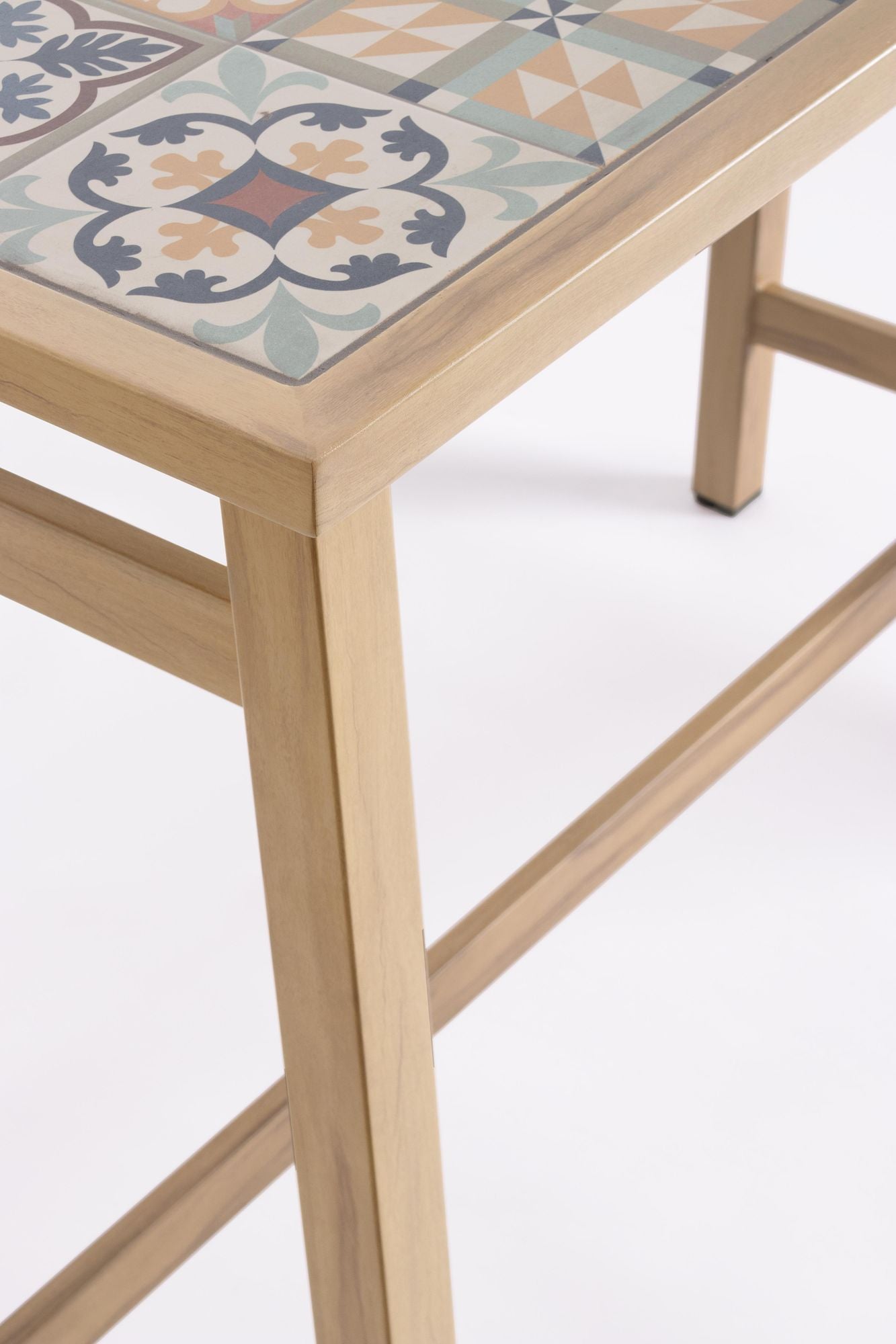 Outdoor-Bartisch Kalimera Desert mit 4 Barhockern aus Aluminium | Bizzotto bei STUFF Shop kaufen