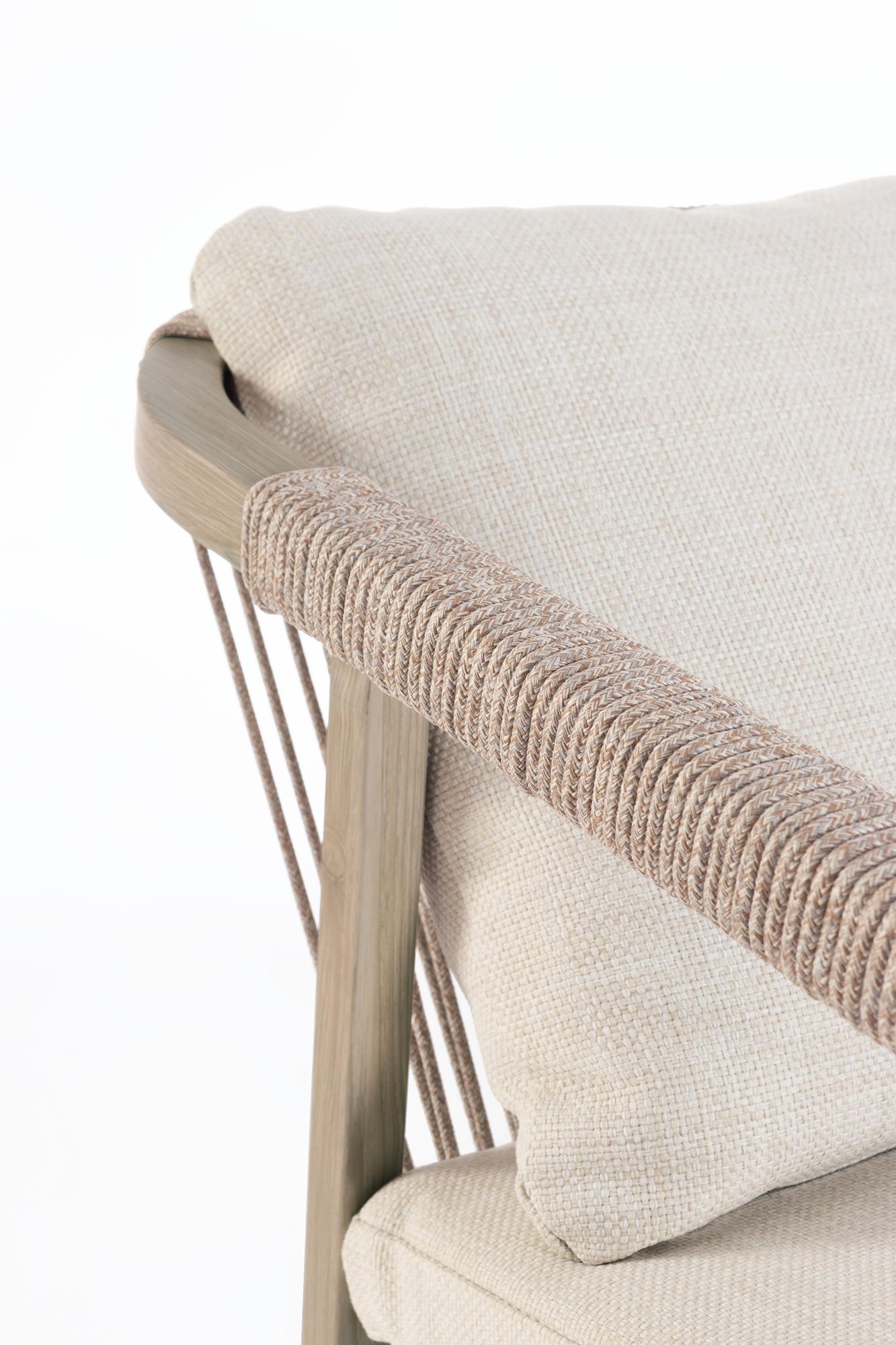 Outdoor-Stuhl Kalimera Timber aus Aluminium mit Armlehne und Kissen | Bizzotto bei STUFF Shop kaufen