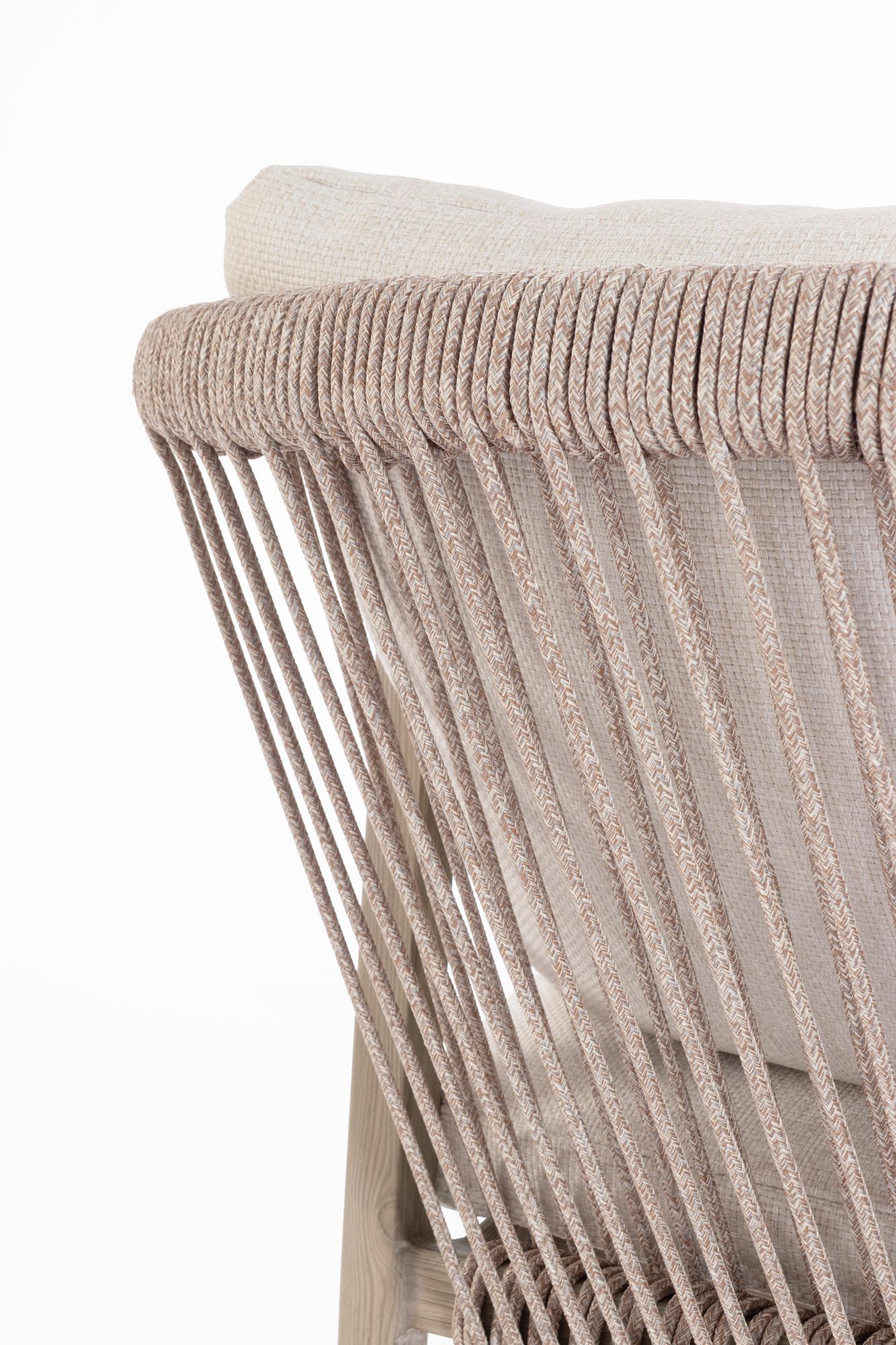 Outdoor-Stuhl Kalimera Timber aus Aluminium mit Armlehne und Kissen | Bizzotto bei STUFF Shop kaufen