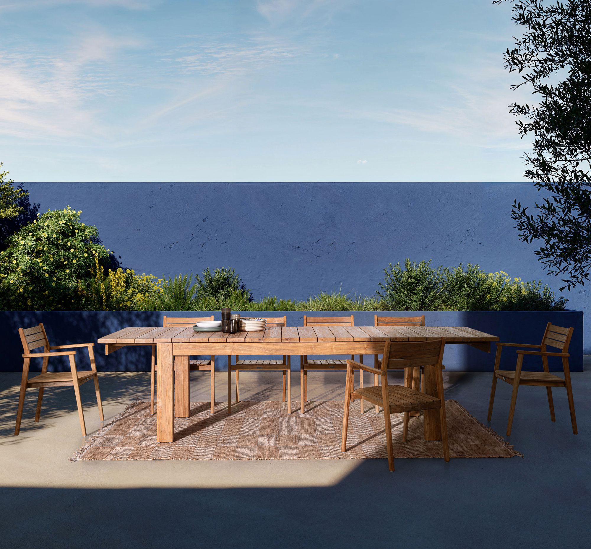 Outdoor Esstisch Zorritos aus FSC-Teakholz ausziehbar 220-300 cm | Bizzotto bei STUFF Shop kaufen