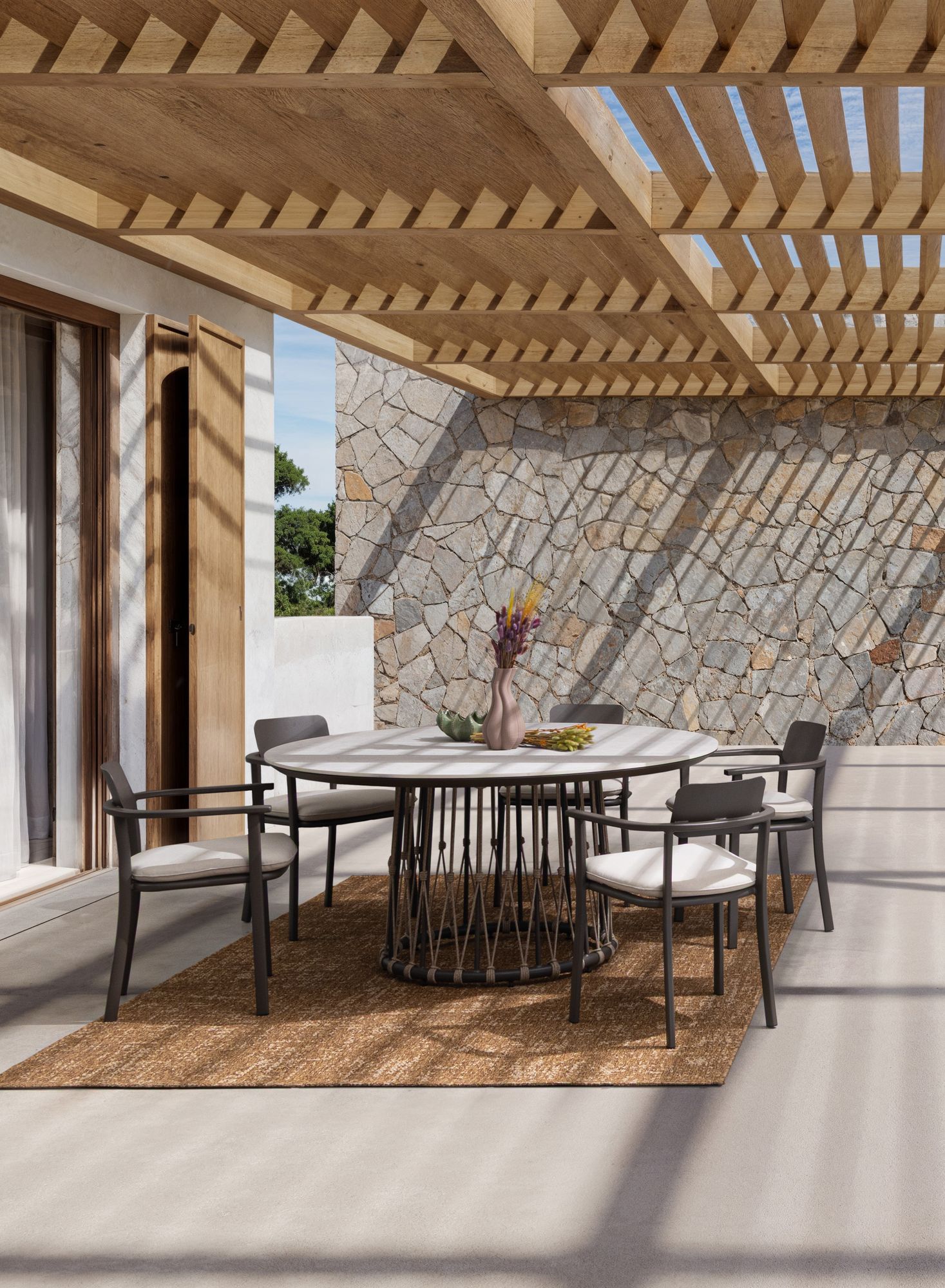 Outdoor Esstisch Lanai Ø150 Camel Sand für Terrasse und Garten | Bizzotto bei STUFF Shop kaufen