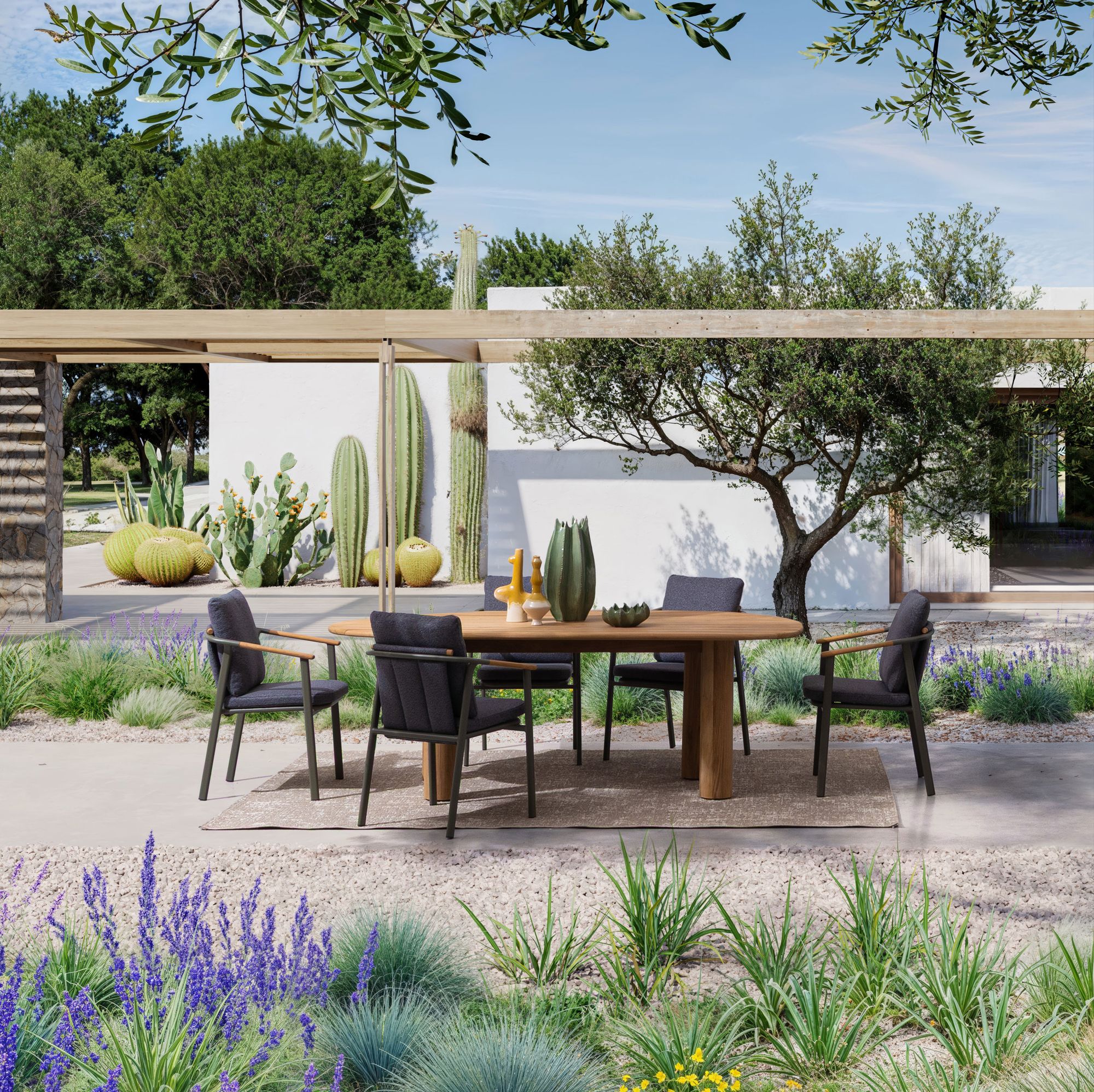 Outdoor Stuhl Leonida Grün mit Armlehne und Kissen für moderne Terrasse | Bizzotto bei STUFF Shop kaufen