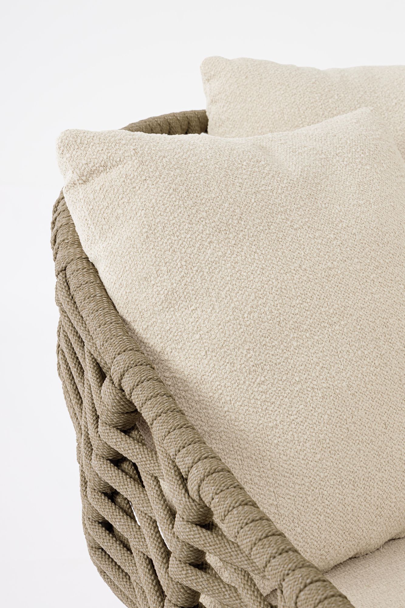 Outdoor Sonnenliege Tamires Bouclé mit geflochtener Struktur und Teakholz Füßen | Bizzotto bei STUFF Shop kaufen