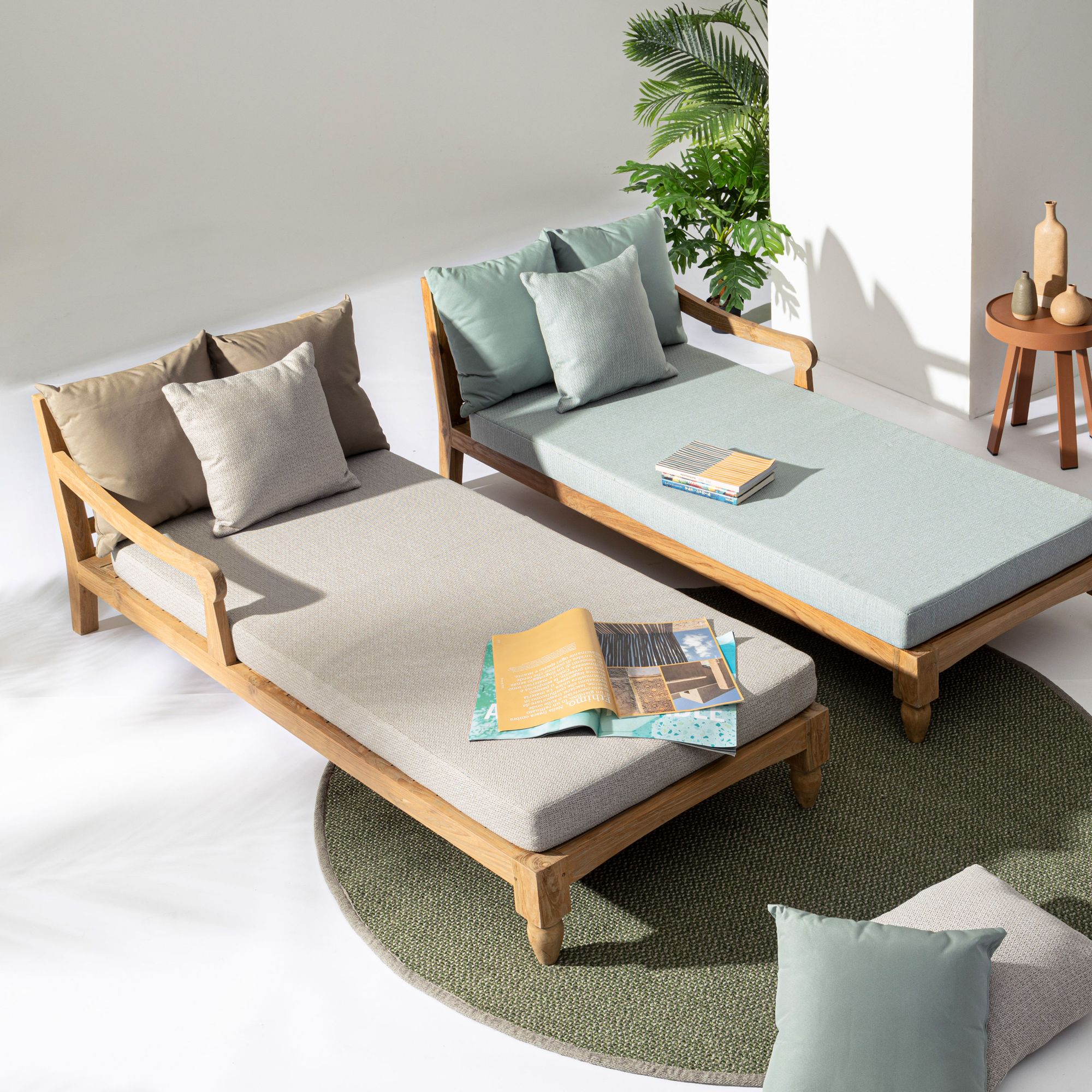 Outdoor Sonnenbett 2-er Set Bali Aqua aus FSC Teakholz mit großzügiger Liegefläche | Bizzotto bei STUFF Shop kaufen