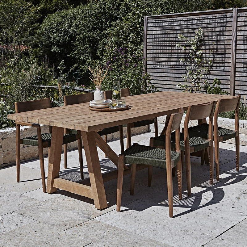 Outdoor Esstisch Teakscape Heritage aus massivem Teakholz mit klassischem Kreuzgestell