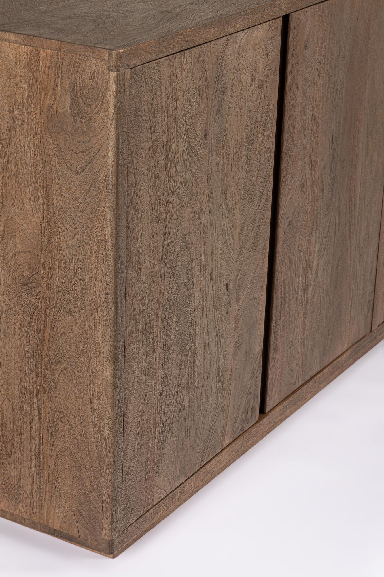 Sideboard Elswick 4 Türen aus massivem Mangoholz mit natürlicher Holzmaserung | Bizzotto bei STUFF Shop