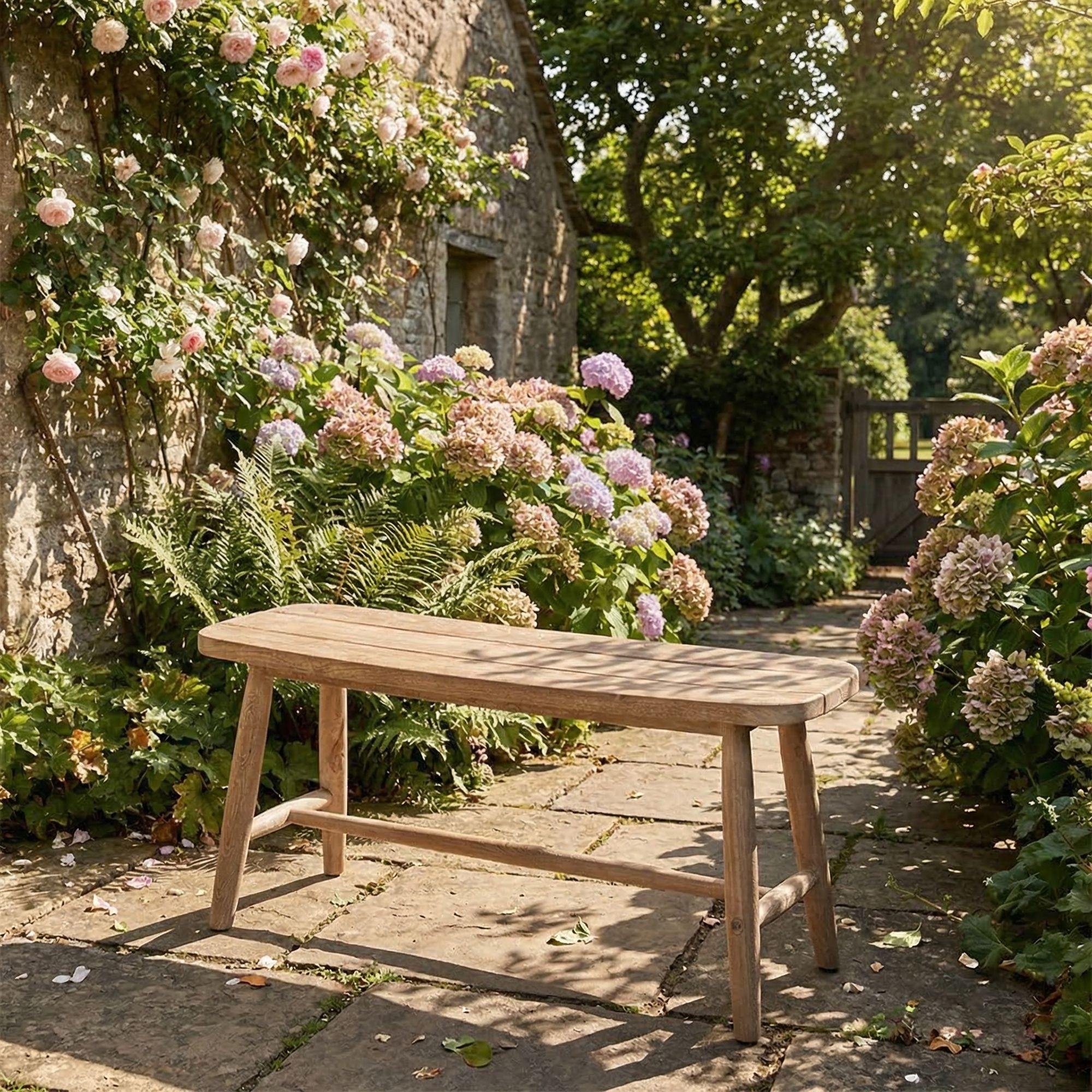 Teakholz Sitzbank Faye für Garten und Terrasse mit optionalem Kissen | Gommaire bei STUFF Shop kaufen