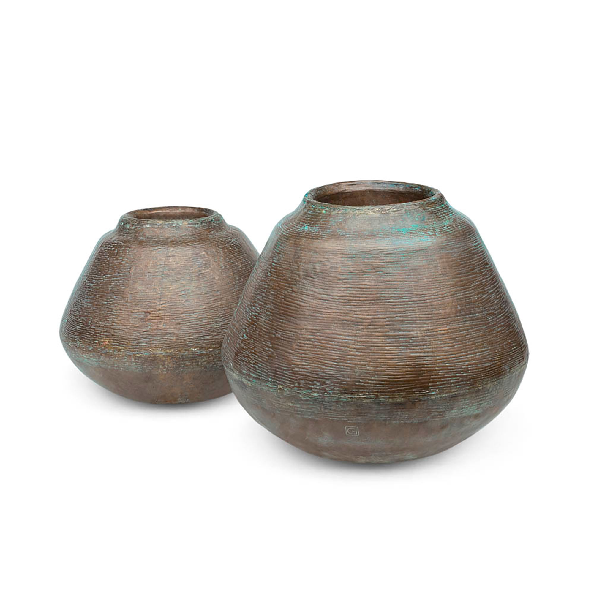 Design Vase Togo aus Messing mit Patina als Statement Objekt | Gommaire bei STUFF Shop kaufen
