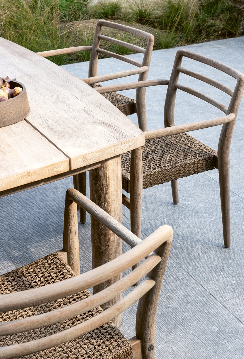 Armlehnenstuhl Jared Teak aus massivem Teakholz Natural Grey mit handgeflochtenem Sitz aus PE Wicker Antique Weed | optional mit Sitz- oder Sitz- & Rückenpolster