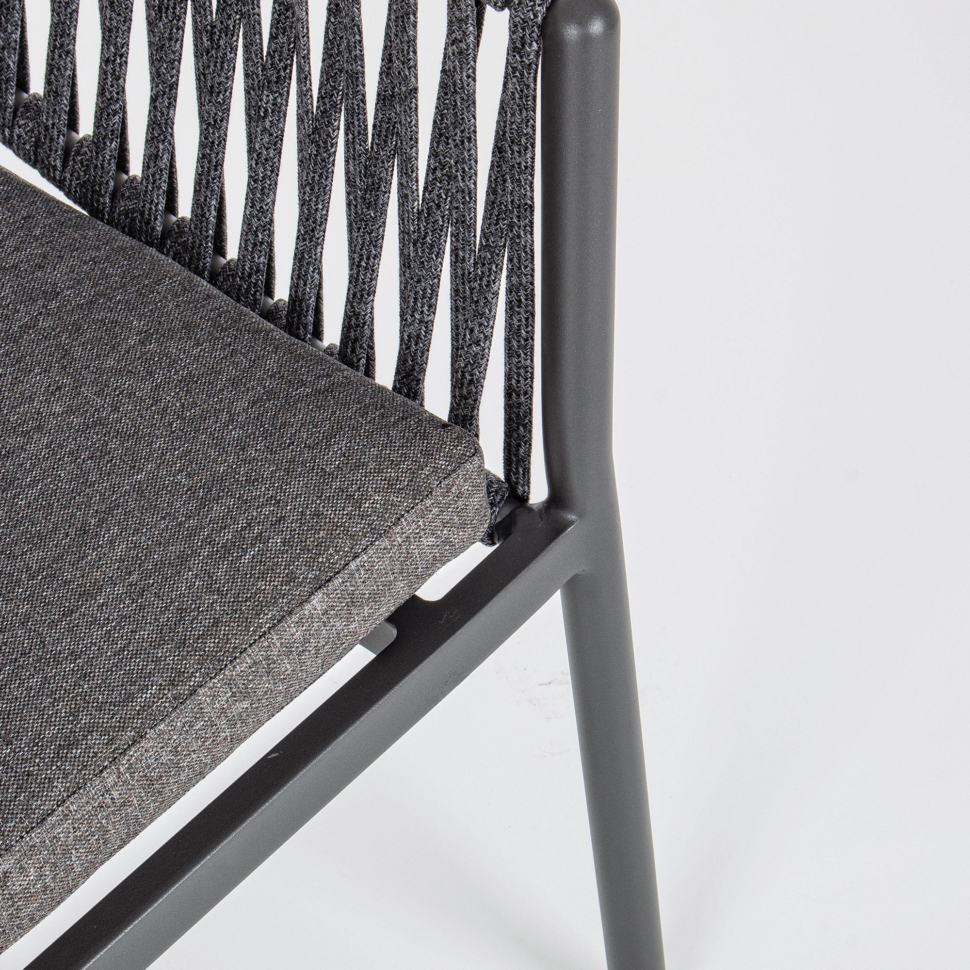 Outdoor Stuhl Florencia Anthrazit mit Armlehnen und Sitzkissen | Bizzotto bei STUFF Shop kaufen