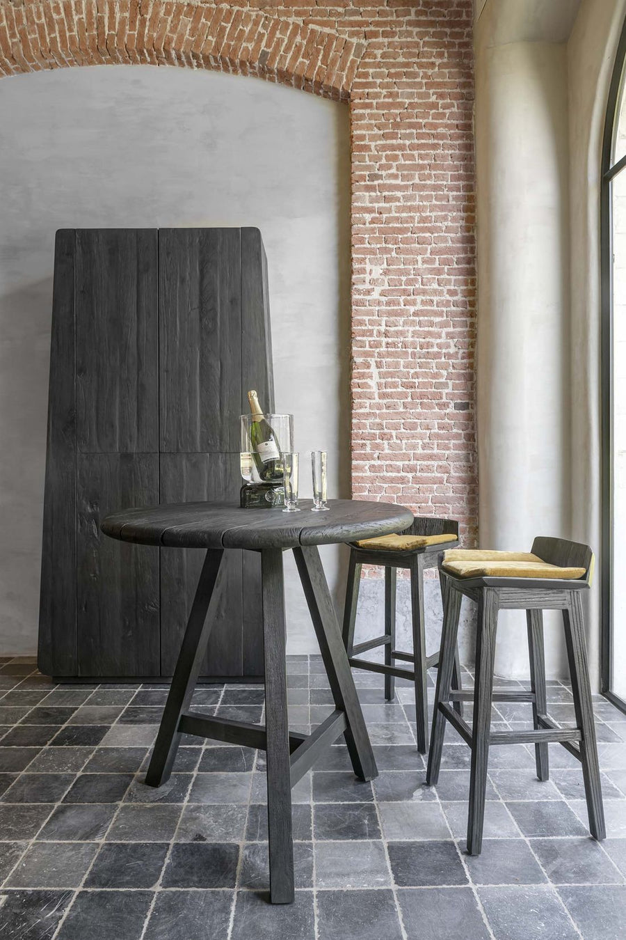 Runder Bartisch Anton recyceltes Teakholz - Gommaire | STUFF Shop