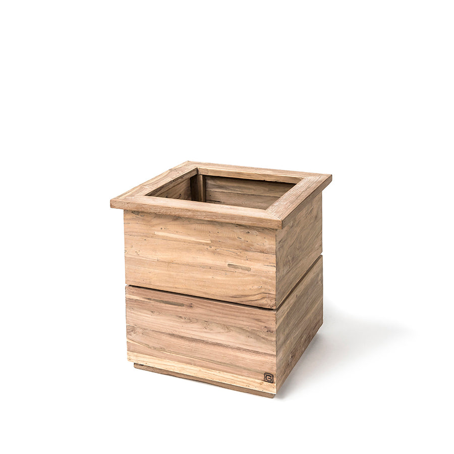 Pflanzkübel Ferdy 60 aus Teakholz in Natural Grey für Outdoor | Gommaire bei STUFF Shop kaufen
