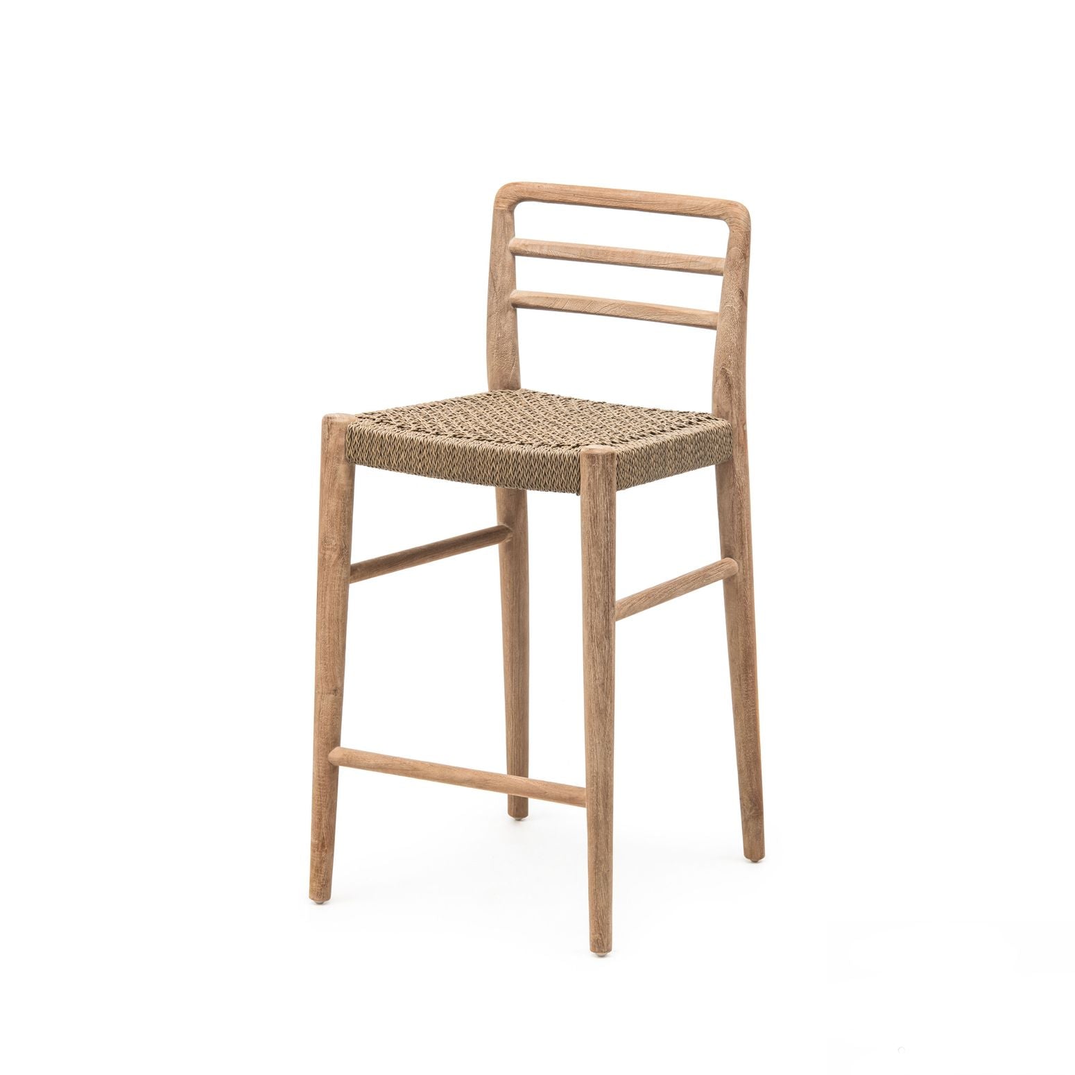 Outdoor Barstuhl Jared aus naturbelassenem Teakholz mit PE-Wicker-Geflecht auf der Sitzfläche, perfekt für Terrassen und Außenbereiche.