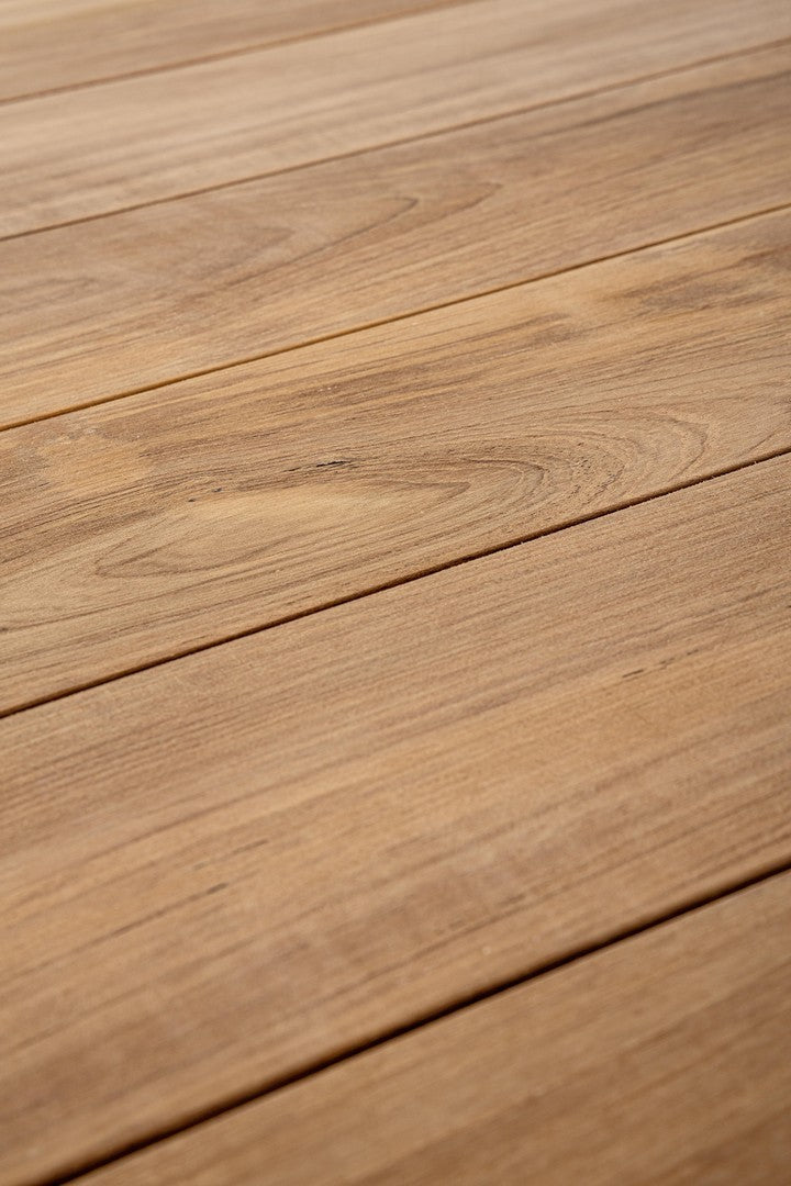 Detailaufnahme der Teakholzplatte