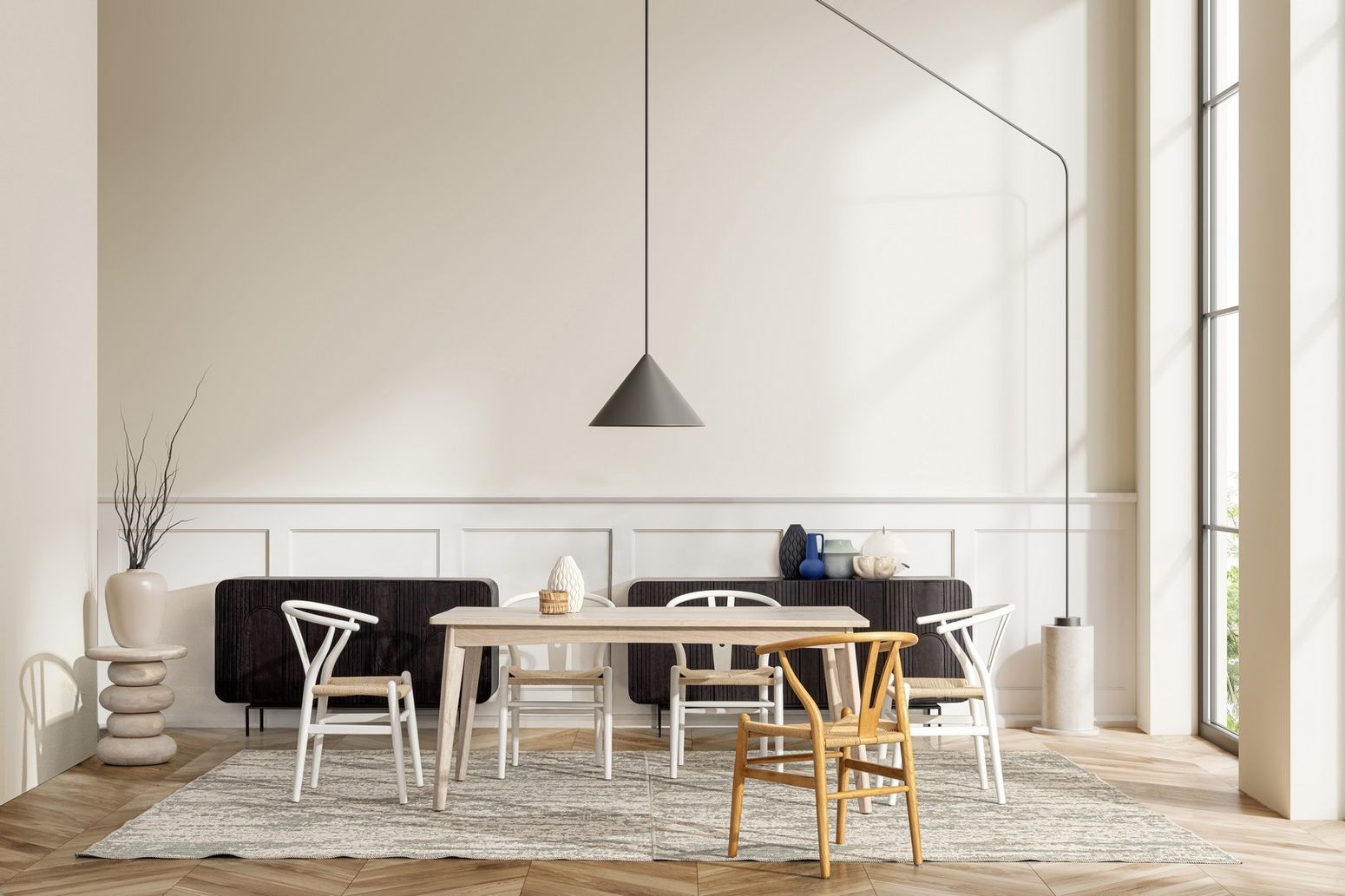 Modernes Esszimmer mit Sideboard aus der Orissa-Serie von Bizzotto, hellem Esstisch und stilvollen Stühlen auf Teppich.