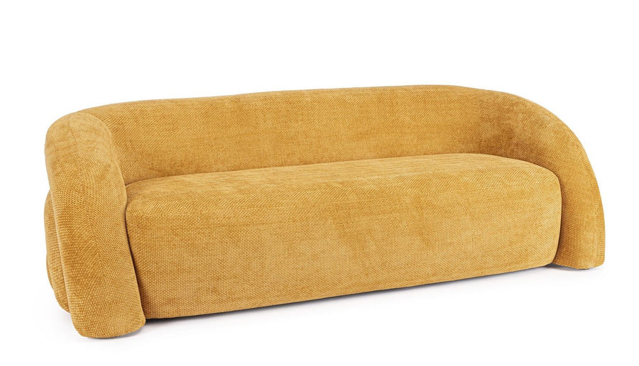 Sofa Clemence in Senf von Bizzotto, leuchtende Farbe und geschwungene Form.