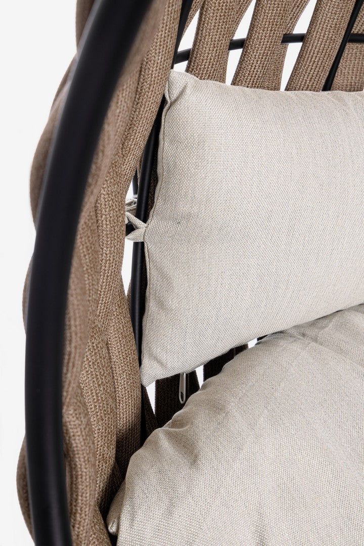 Hängesessel M-K Galapagos Sand mit wetterfestem Stahlgestell und komfortablen Polstern für den Outdoor-Bereich