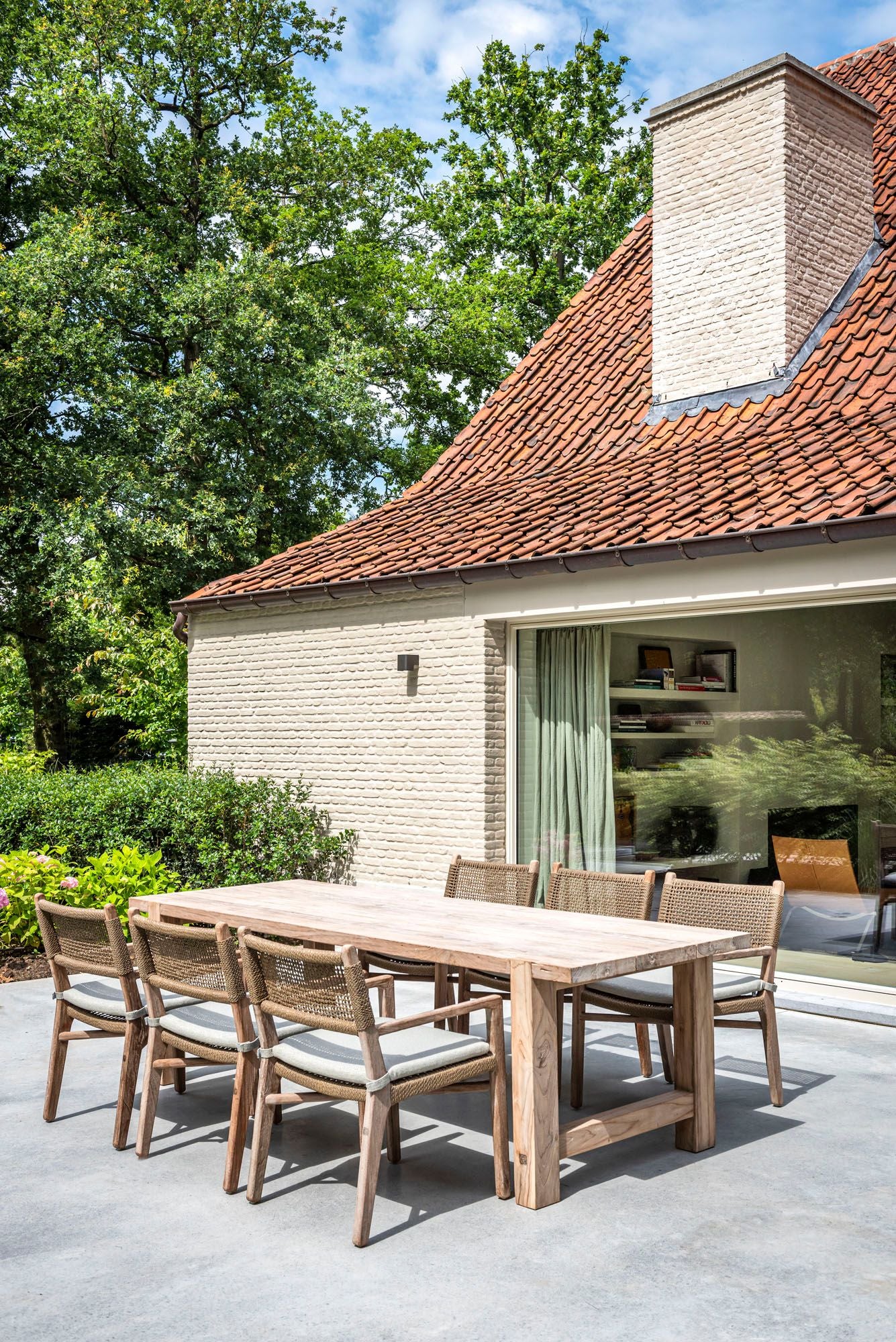 Outdoor Esstisch Jacob Small aus massivem Teakholz | großer Gartentisch Gommaire bei STUFF Shop kaufen