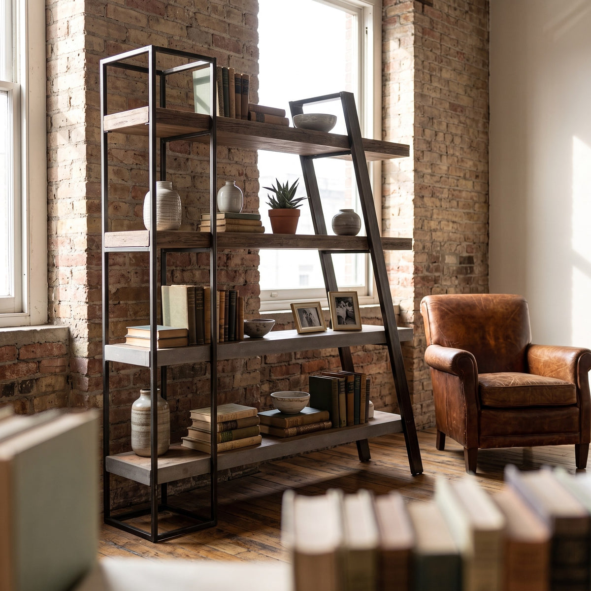 Bücherregal Manchester von Bizzotto im Arbeitszimmer