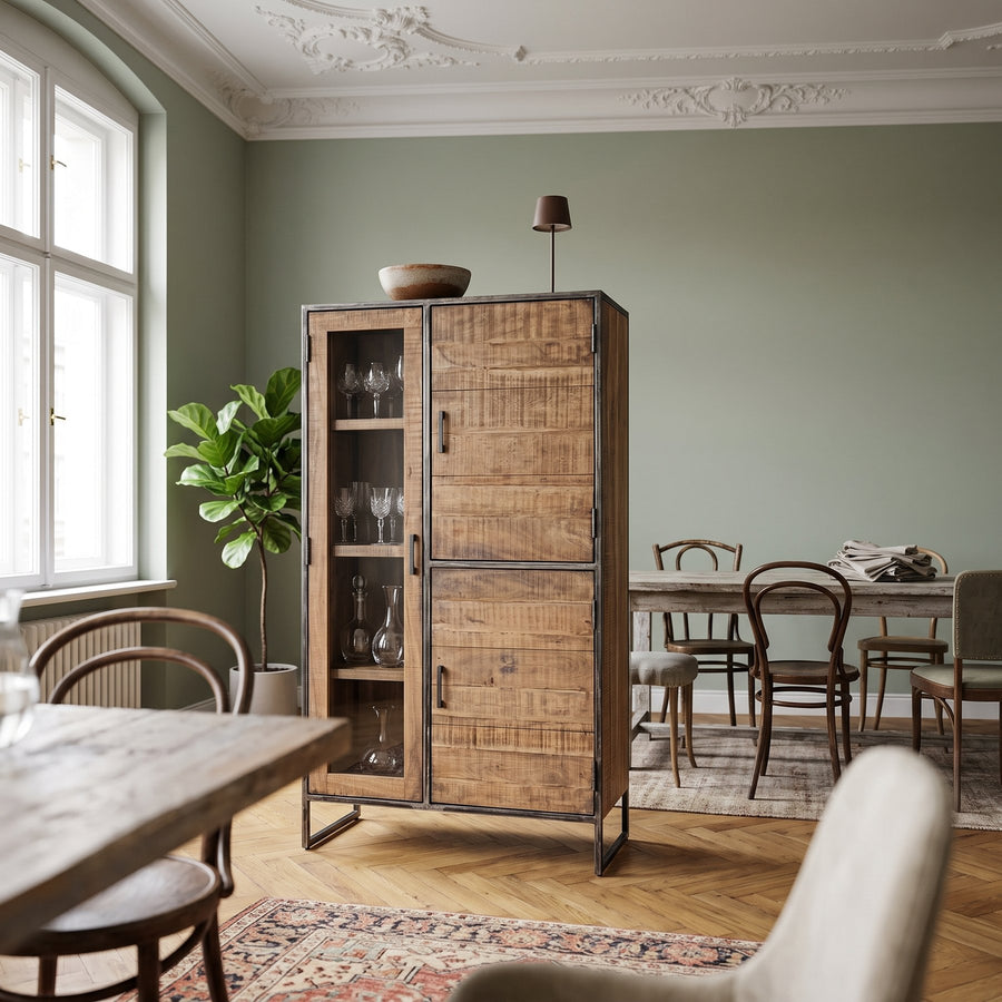 Vitrinenschrank Elmer von Bizzotto im Esszimmer