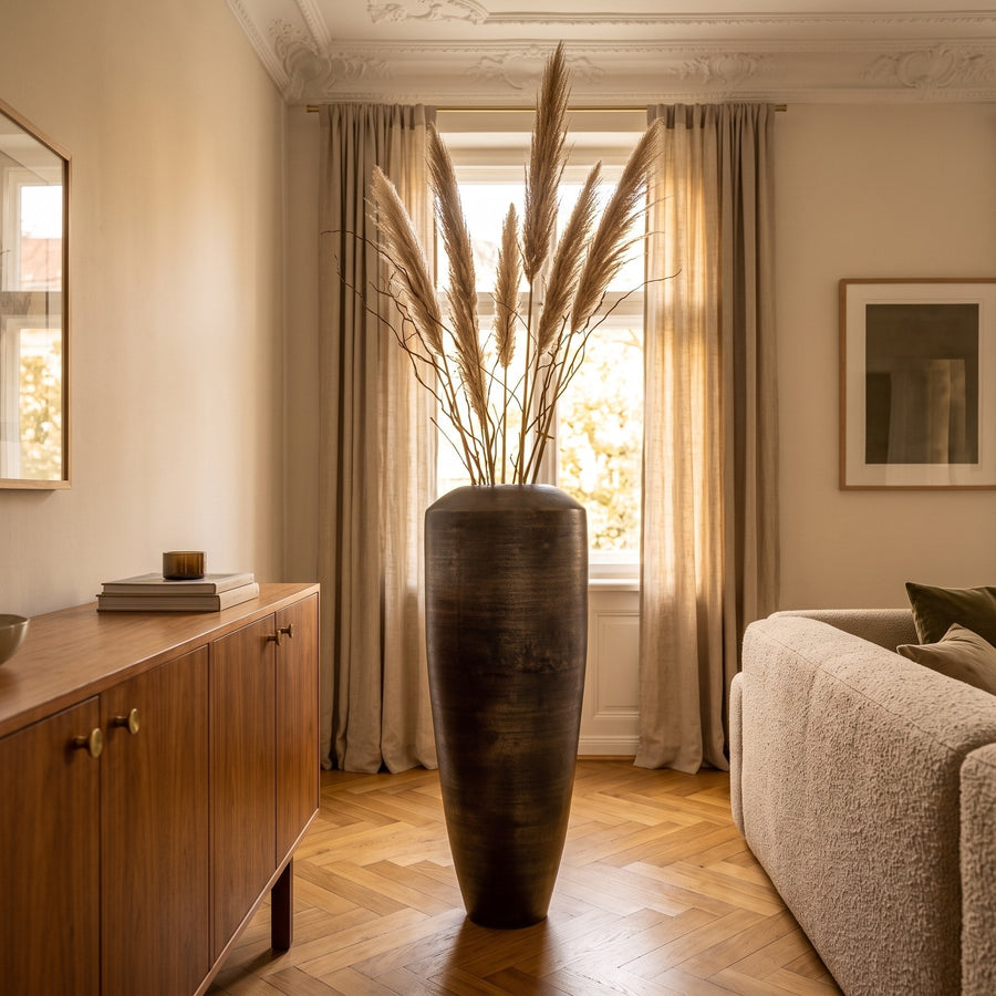 Bodenvase Micheal Kupfer 99 cm im Wohnraum