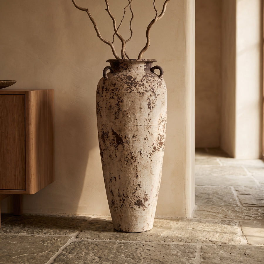 Bodenvase Robena Creme antik 120 cm im Raum