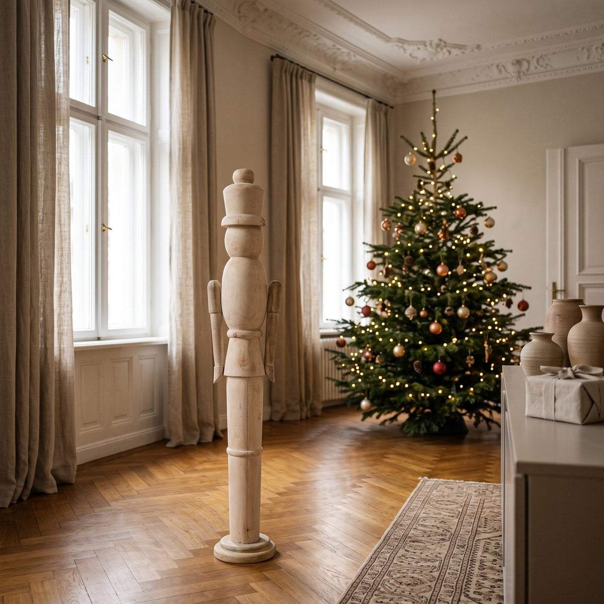 Nussknacker Marya aus Mangoholz, 92 cm, im Wohnraum